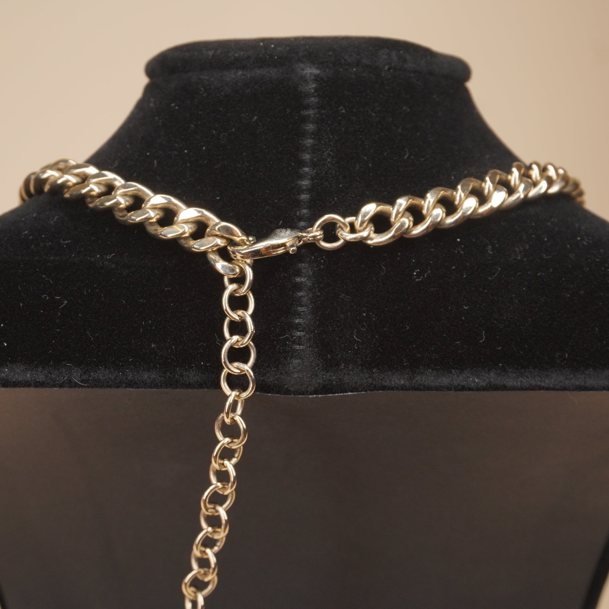 PRE-OWNED CC Tone Crystal Heart Choker In Silver