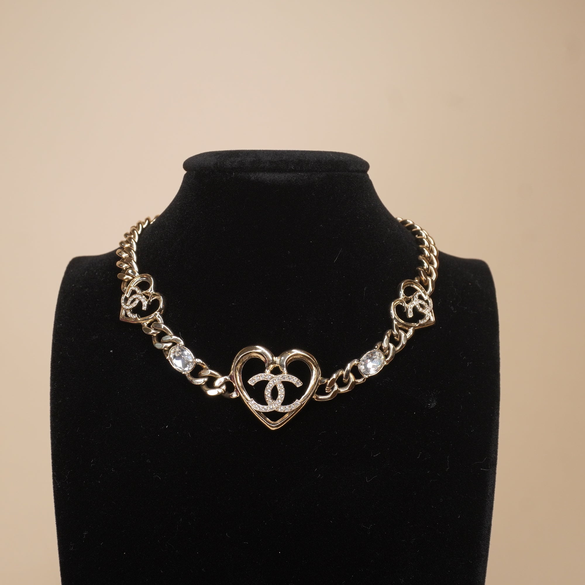 PRE-OWNED CC Tone Crystal Heart Choker In Silver