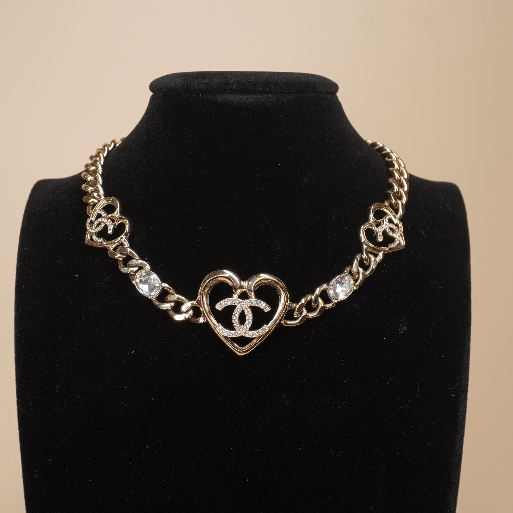 PRE-OWNED CC Tone Crystal Heart Choker In Silver