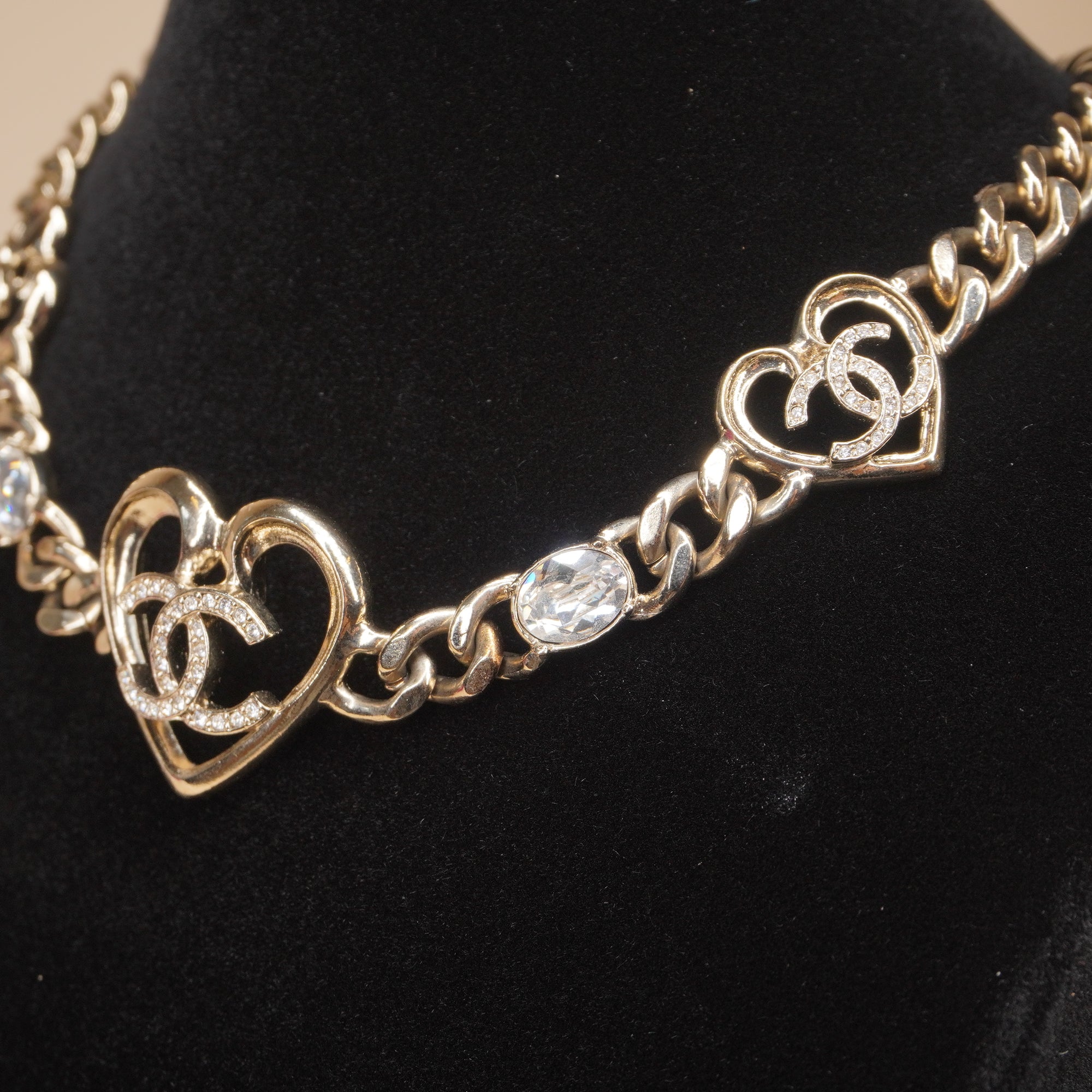 PRE-OWNED CC Tone Crystal Heart Choker In Silver