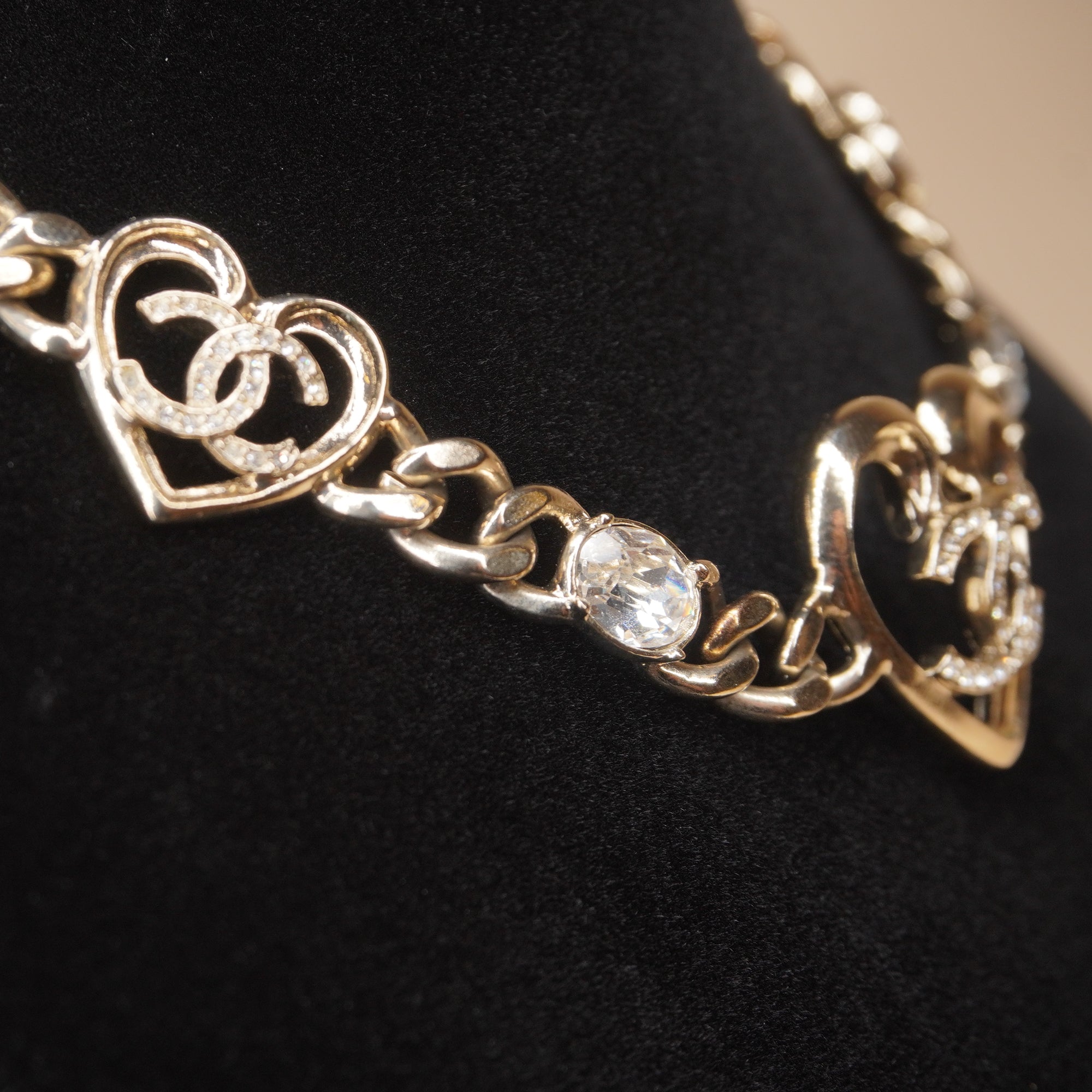 PRE-OWNED CC Tone Crystal Heart Choker In Silver