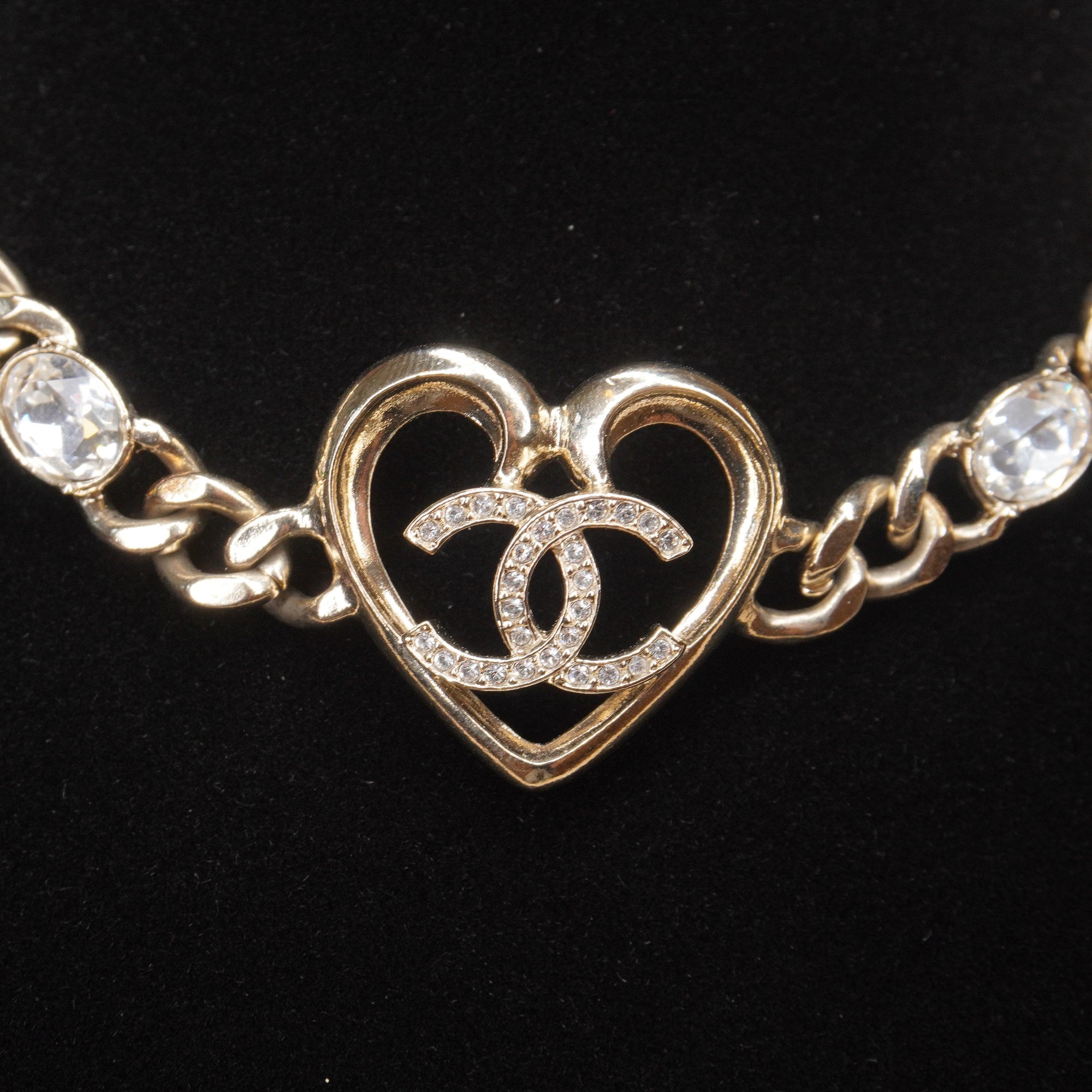 PRE-OWNED CC Tone Crystal Heart Choker In Silver