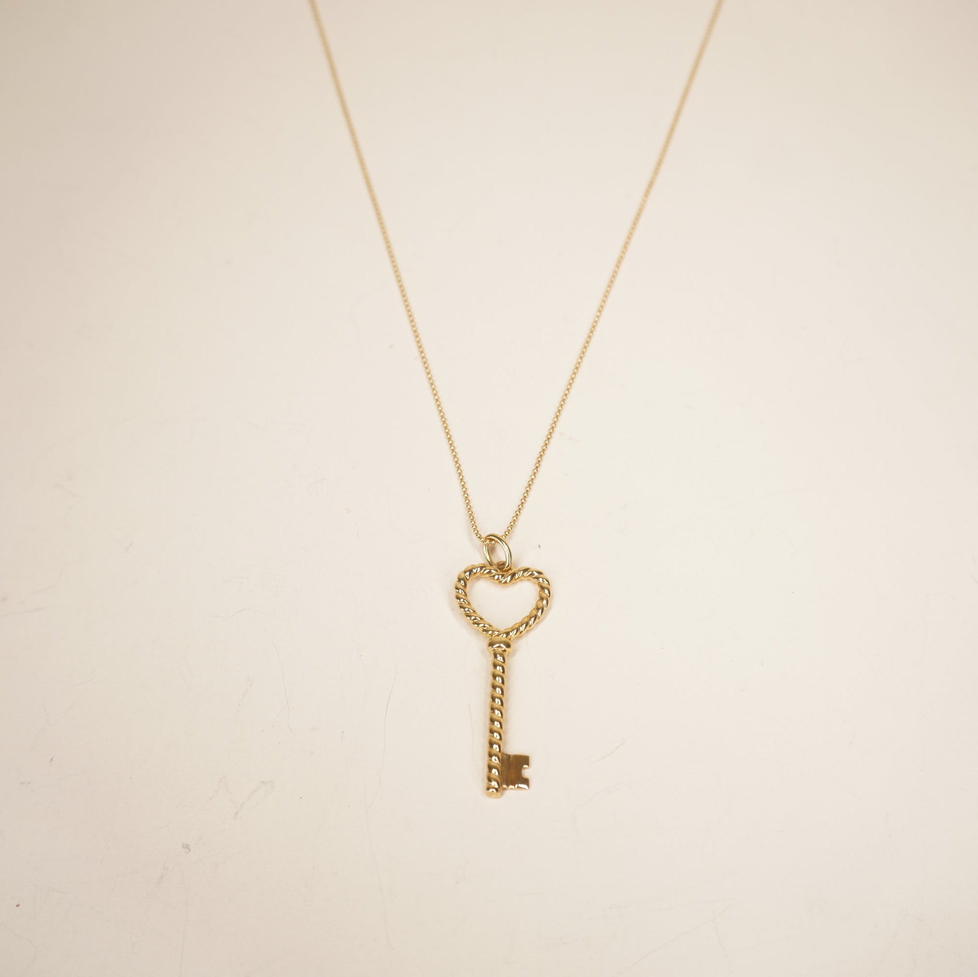 PRE-OWNED Twisted heart key 18K Yellow Gold Necklace