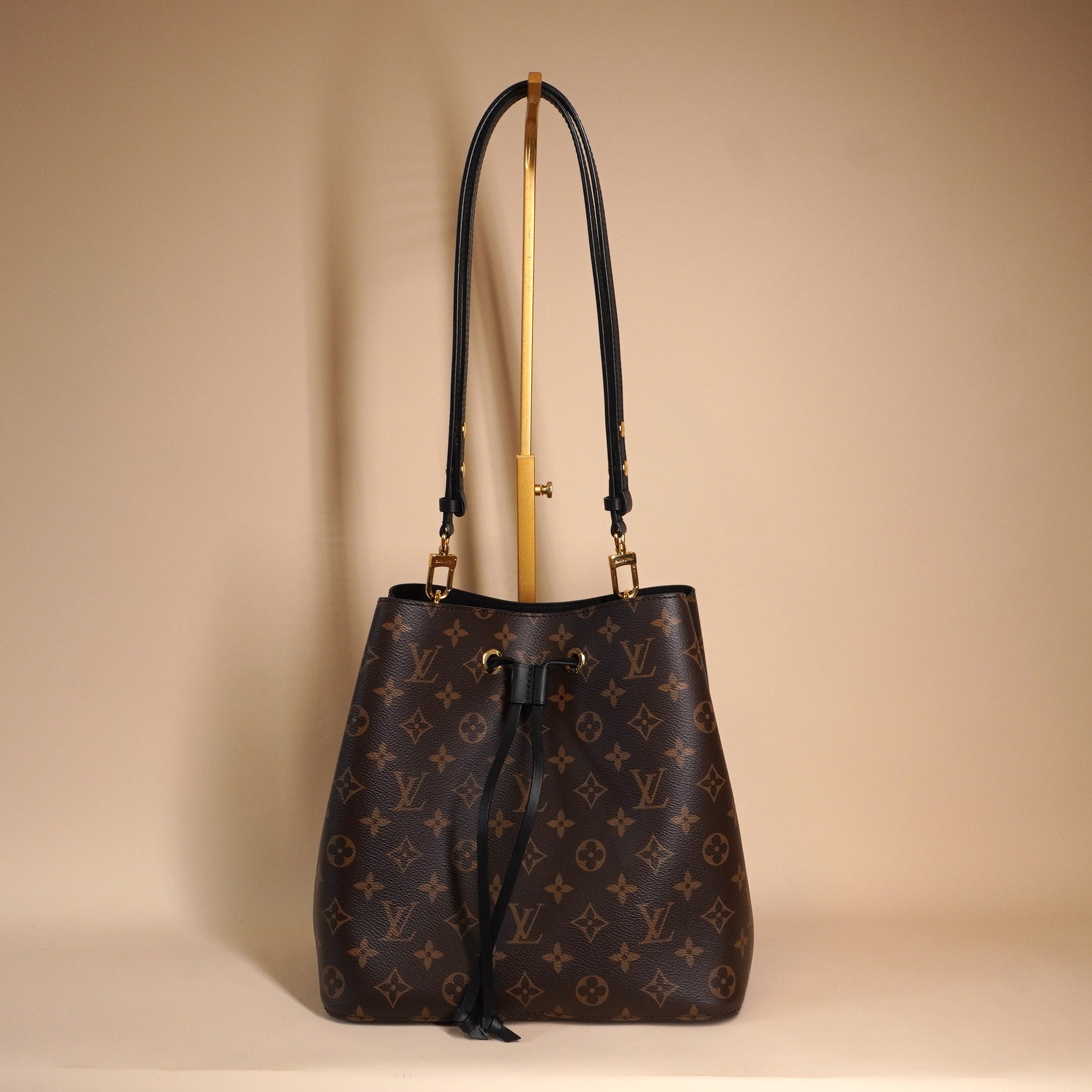 PRE-OWNED LV Monogram Neonoe MM Black