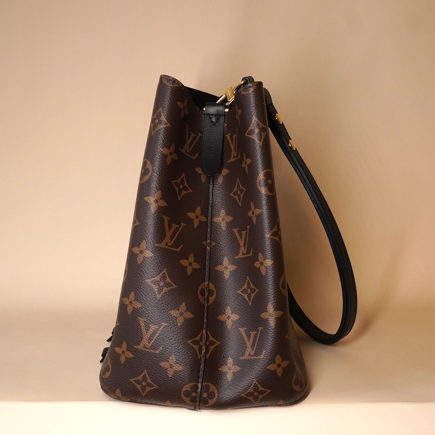 PRE-OWNED LV Monogram Neonoe MM Black