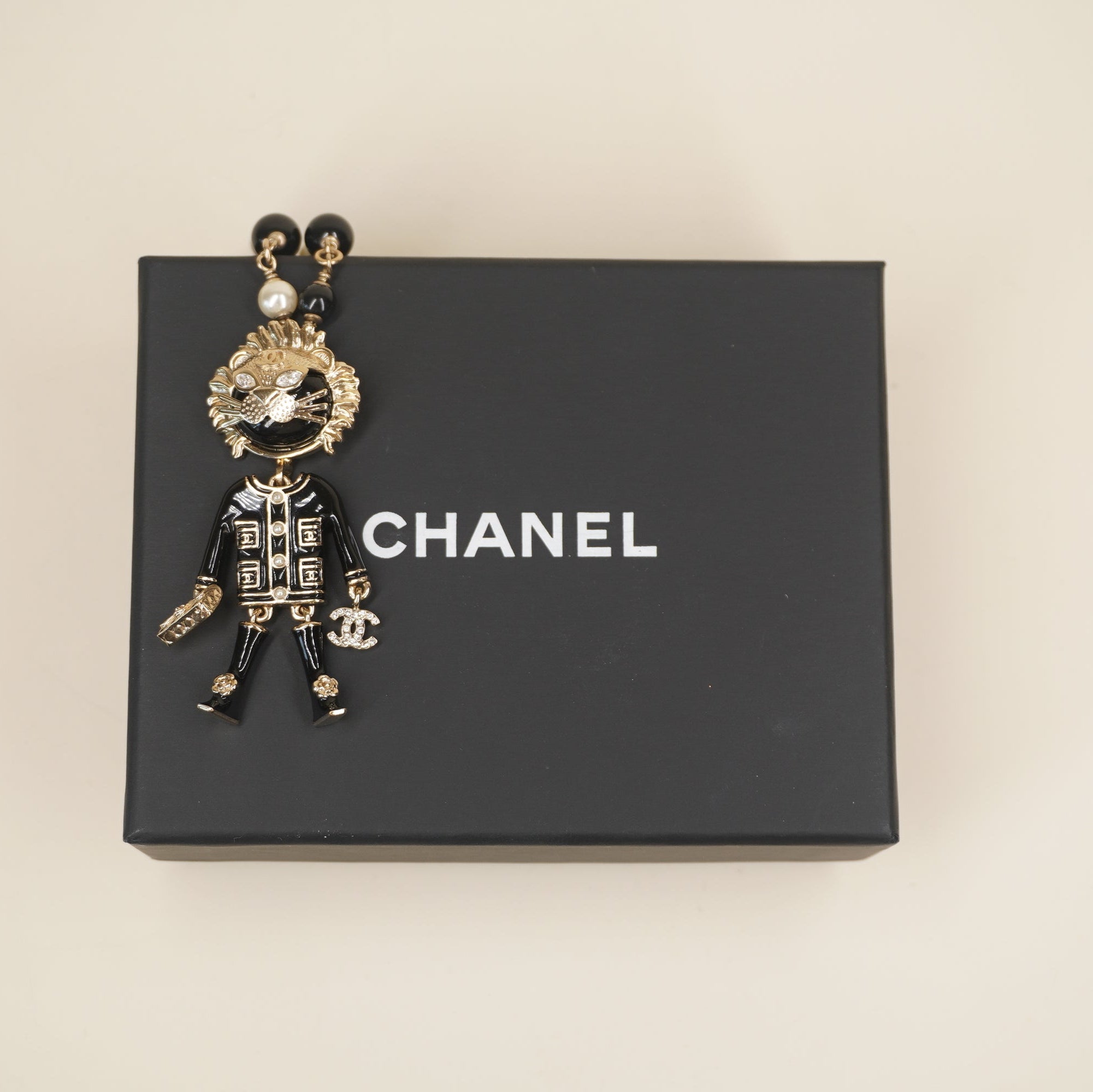 PRE-OWNED CC Enamel Crystal Pearl CC Lion Hardware Necklace