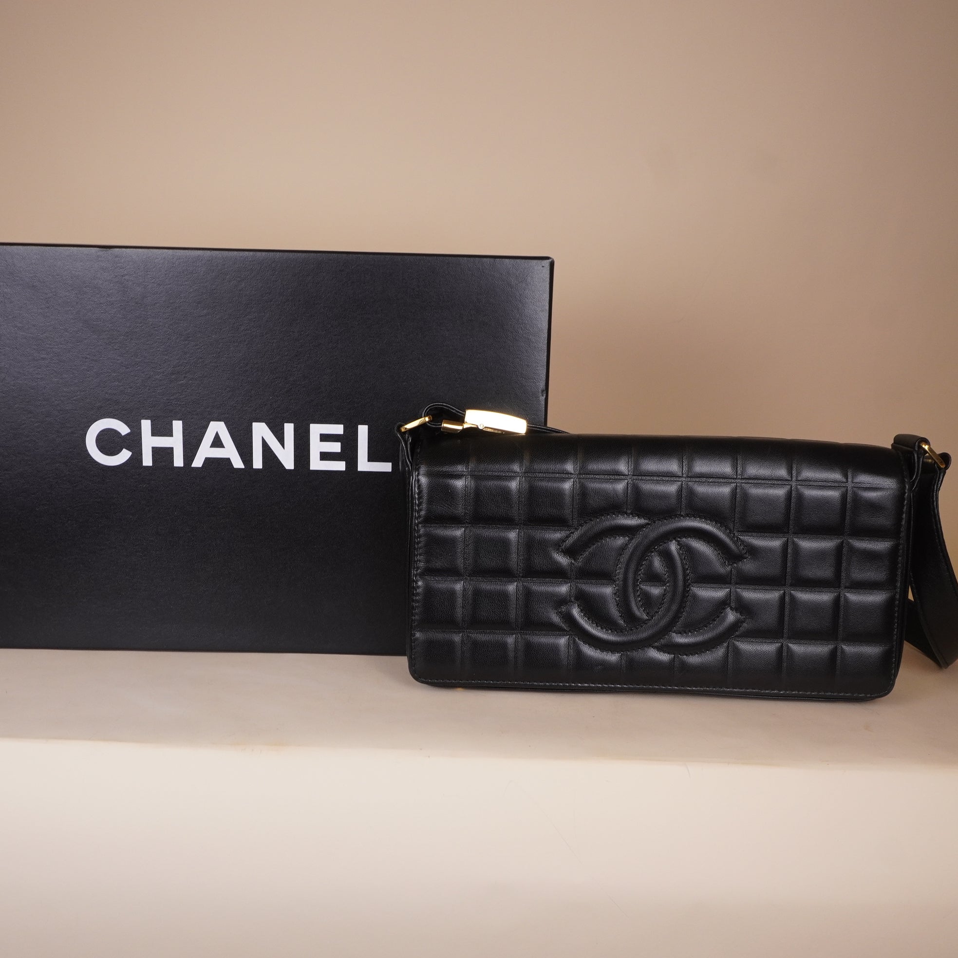 PRE-OWNED CC Lambskin Quilted Chocolate Bar Flap Black