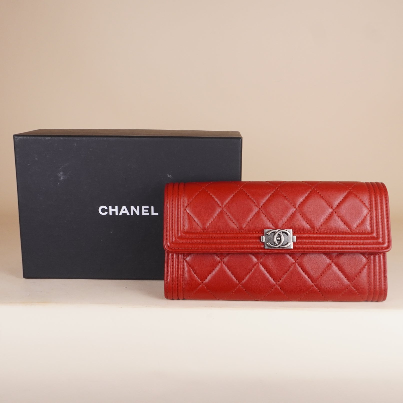 PRE-OWNED CC Chanel Red Quilted Leather Large Boy Gusset Flap Wallet