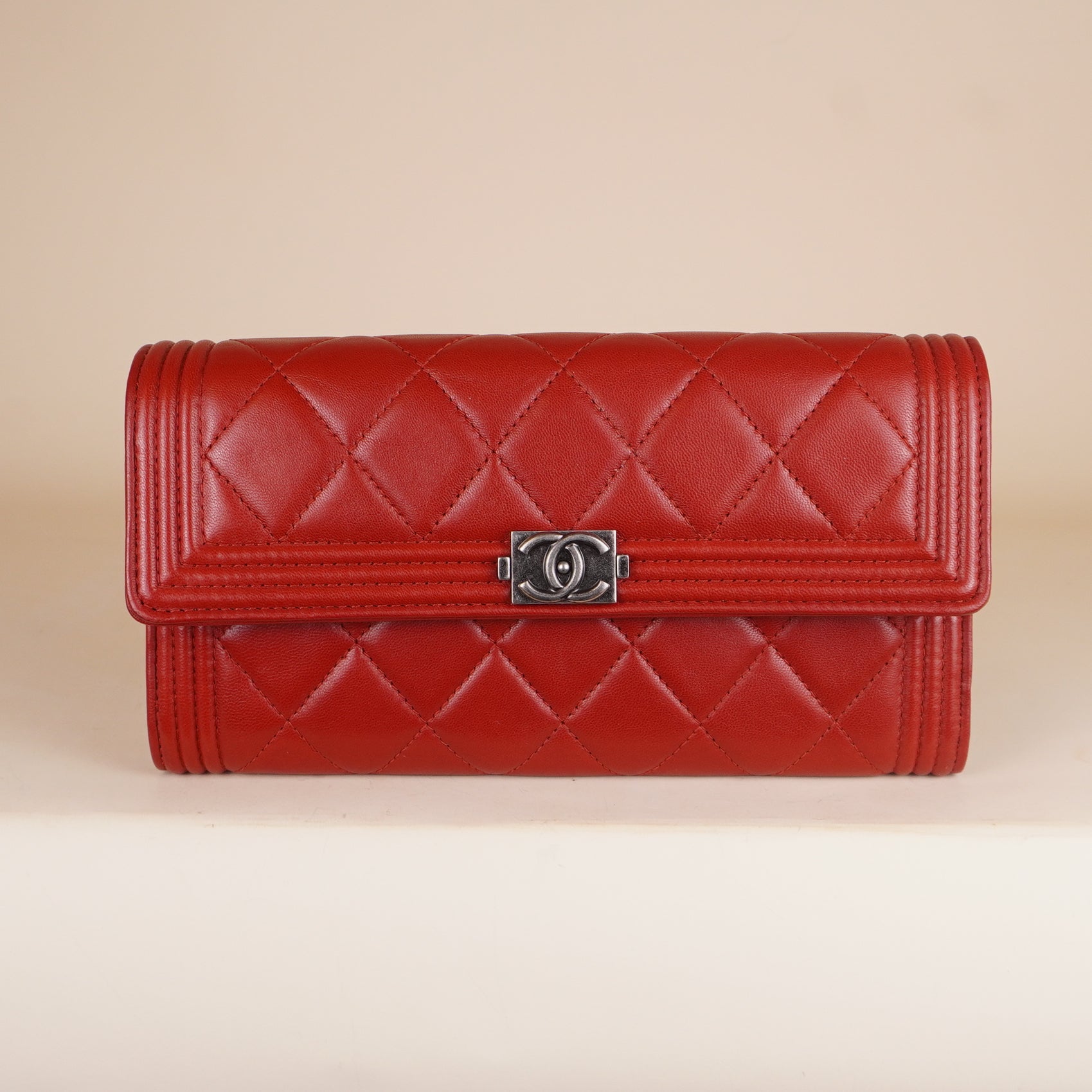 PRE-OWNED CC Chanel Red Quilted Leather Large Boy Gusset Flap Wallet