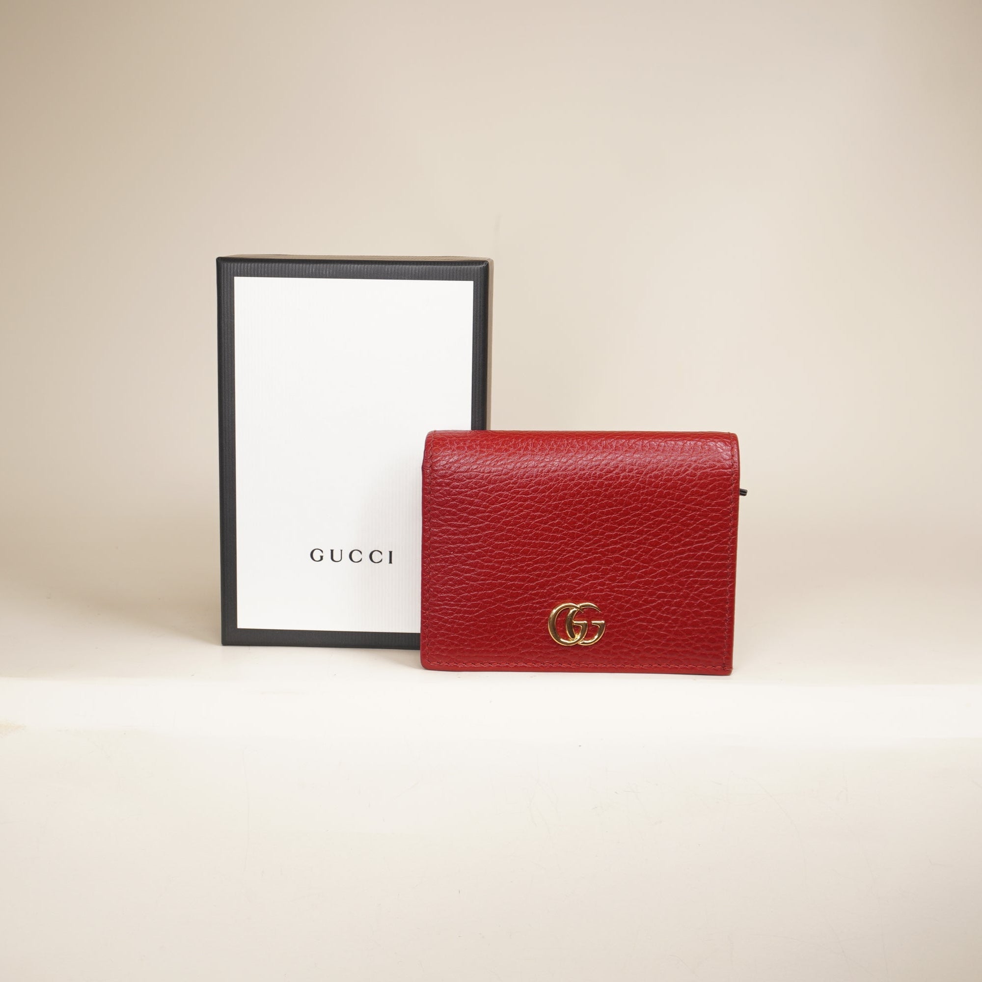 PRE-OWNED Pebbled Calfskin GG Marmont Card Case Hibiscus Red