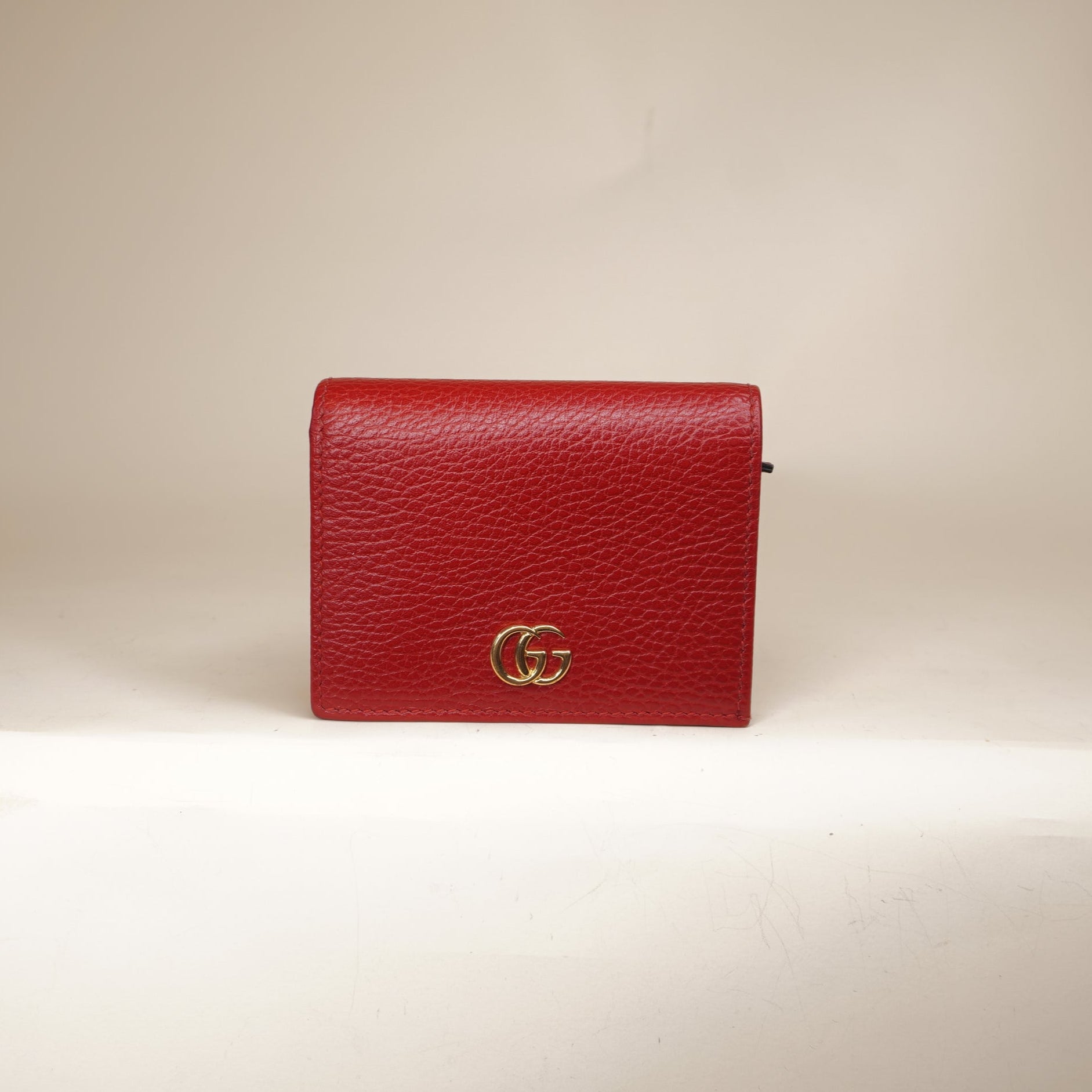 PRE-OWNED Pebbled Calfskin GG Marmont Card Case Hibiscus Red