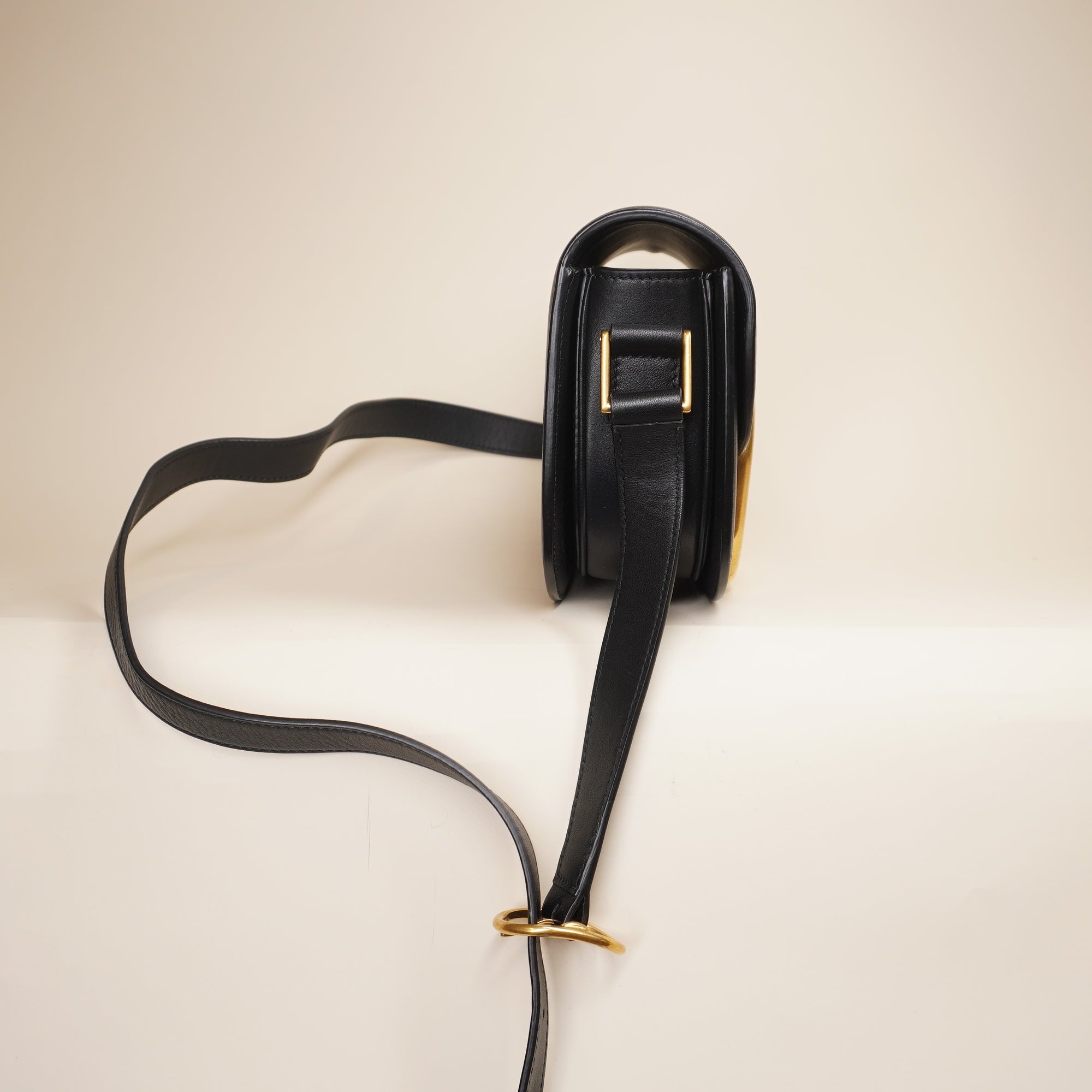 PRE-OWNED Supervee Leather Shoulder Bag Black