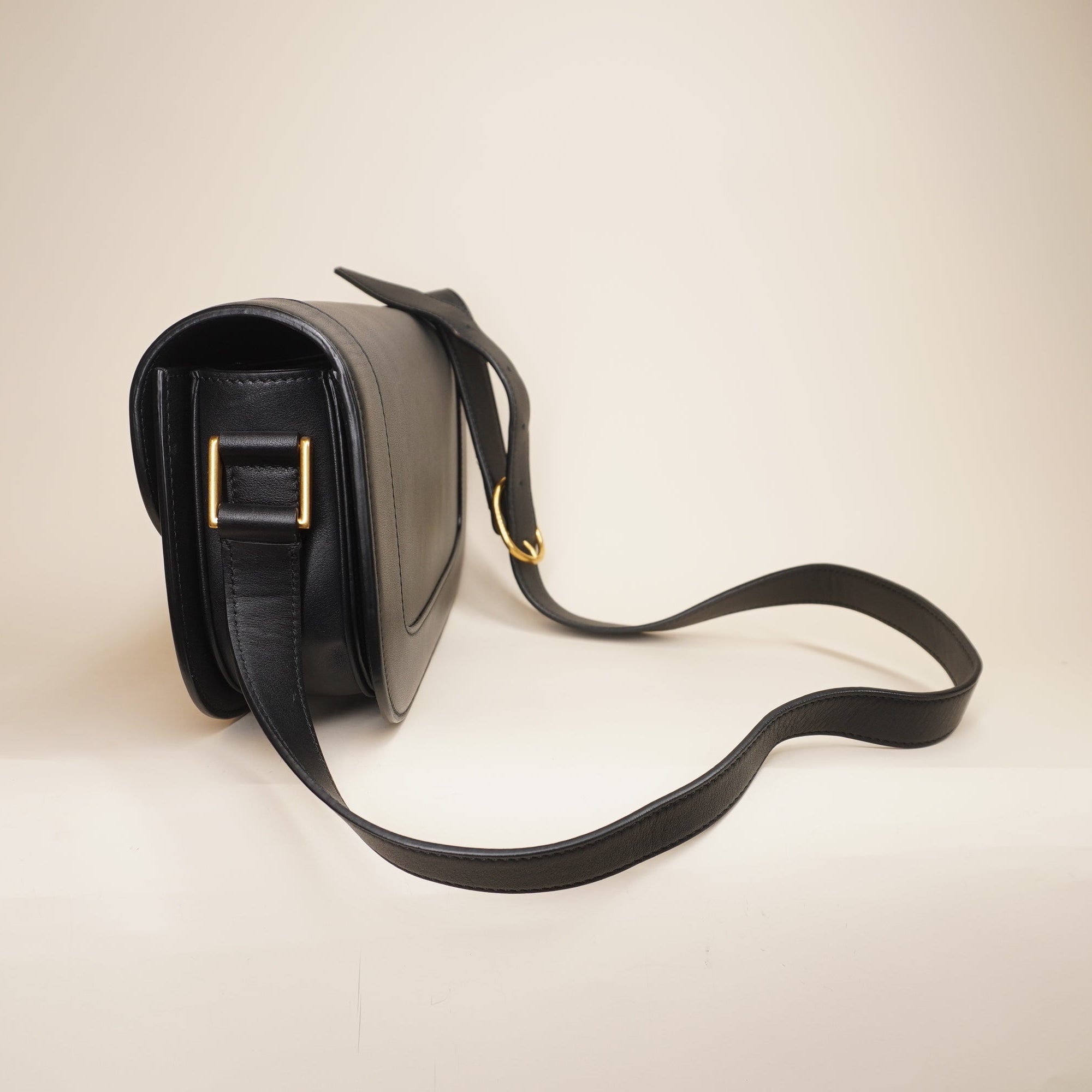 PRE-OWNED Supervee Leather Shoulder Bag Black