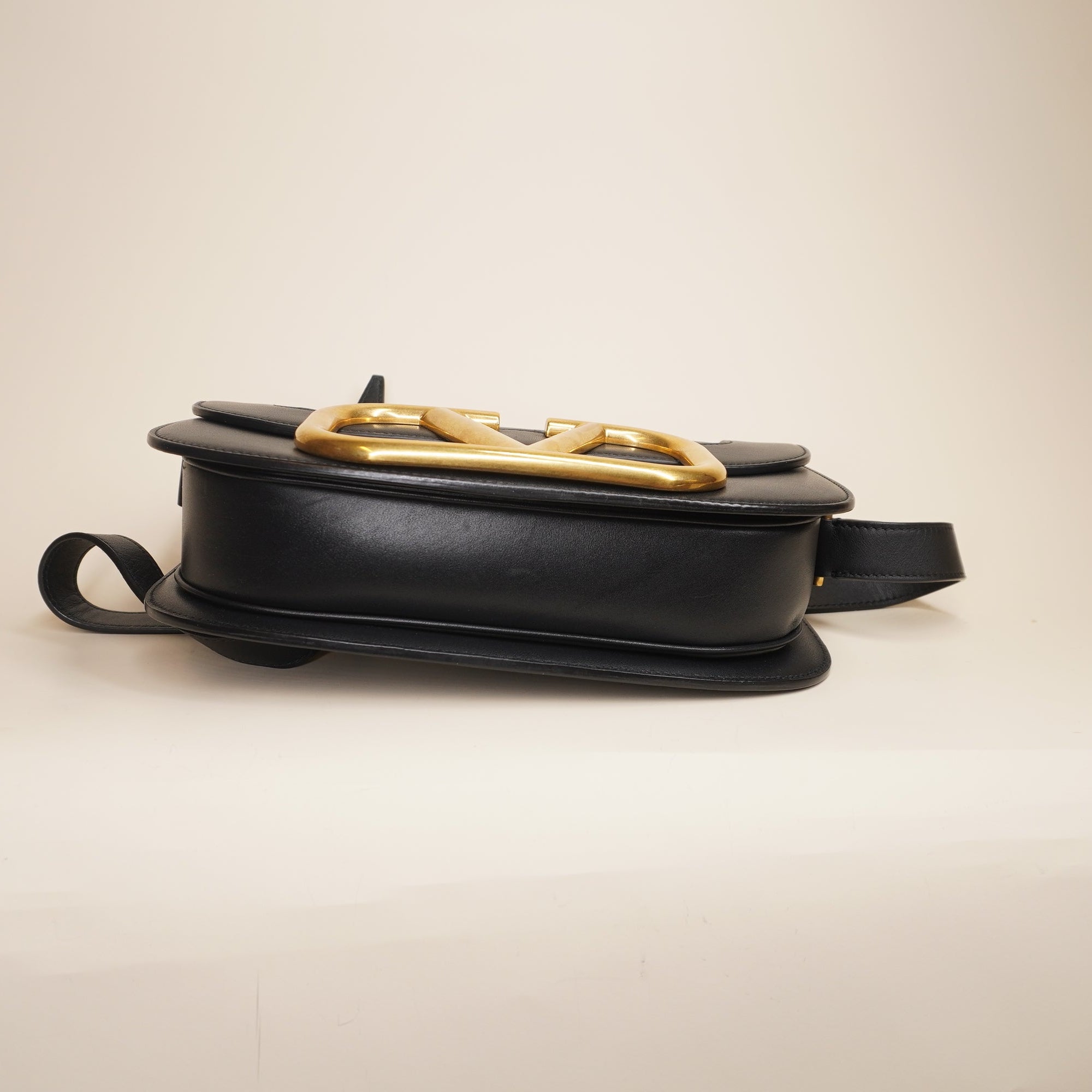 PRE-OWNED Supervee Leather Shoulder Bag Black