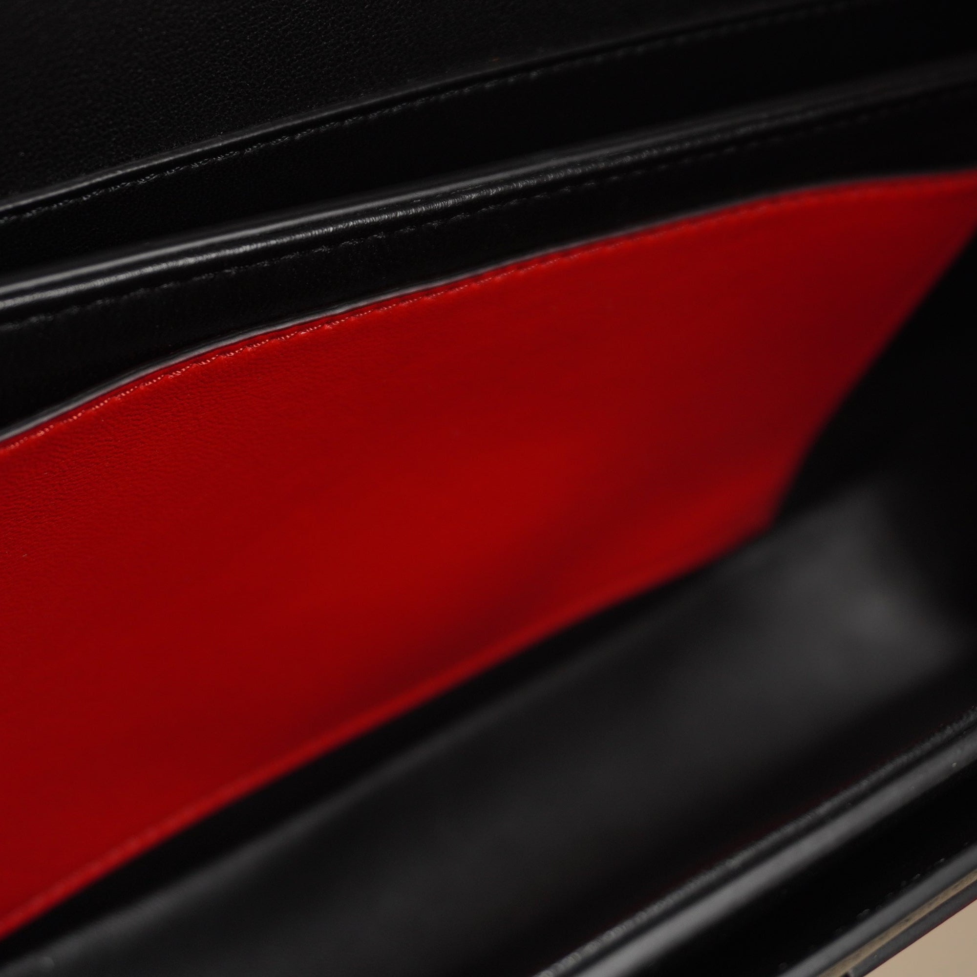 PRE-OWNED Supervee Leather Shoulder Bag Black