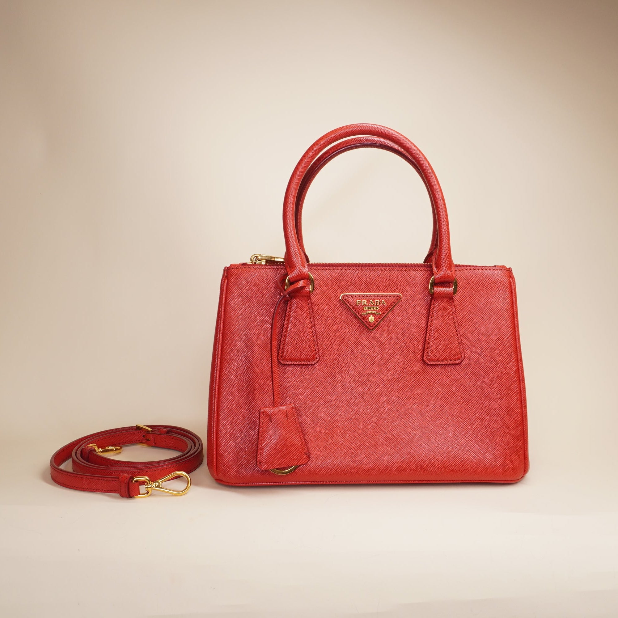 PRE-OWNED Red Galleria Saffiano Leather Shoulder Bag