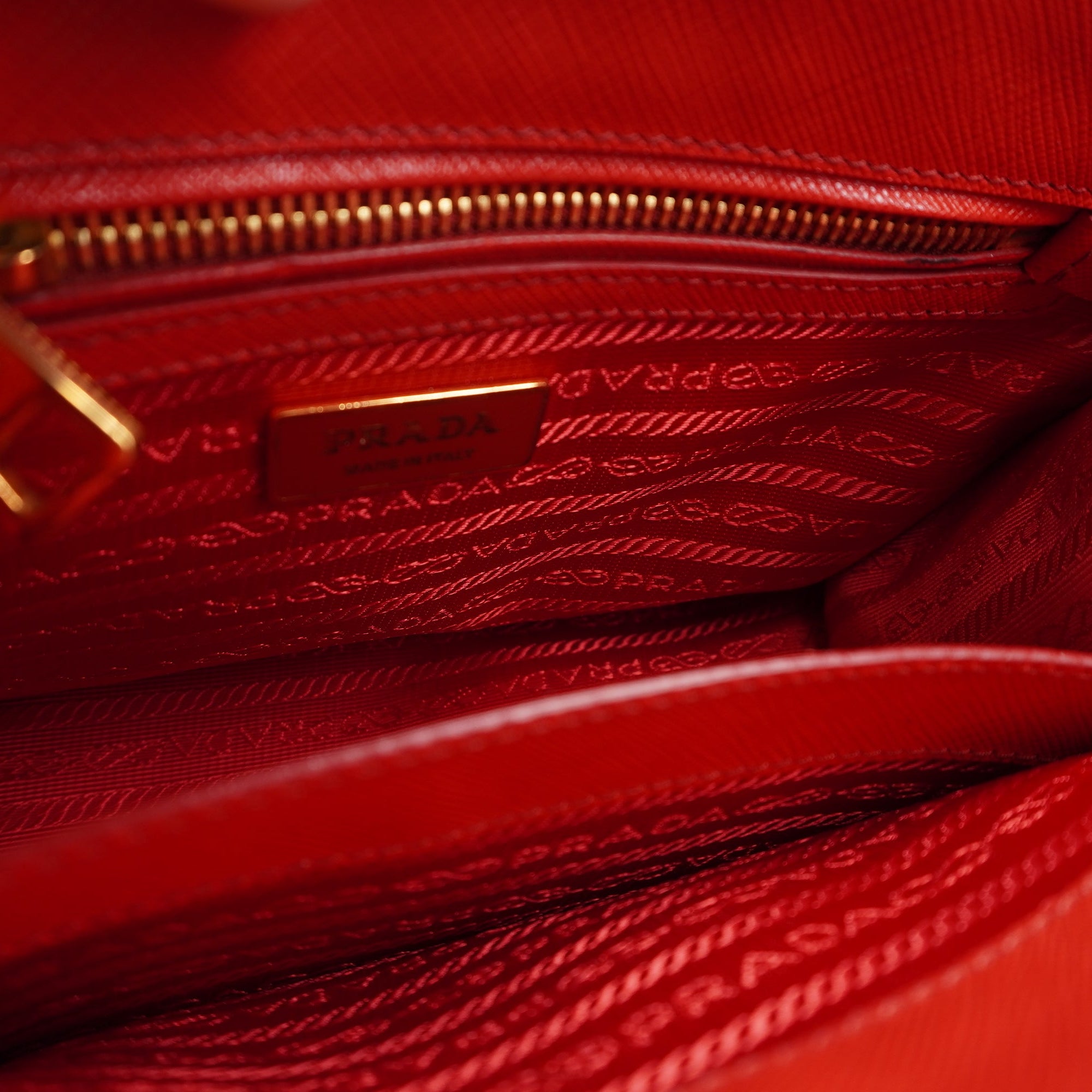 PRE-OWNED Red Galleria Saffiano Leather Shoulder Bag