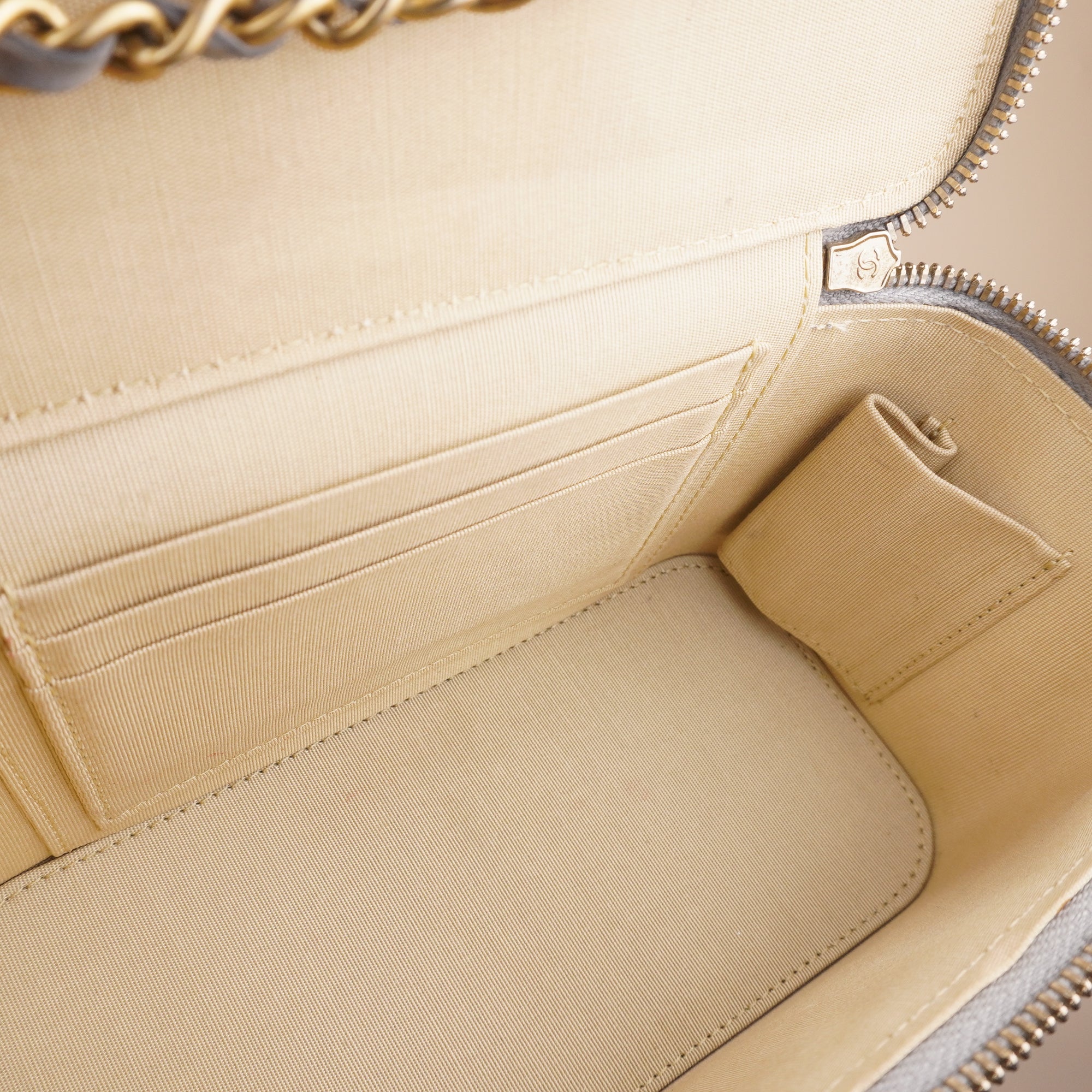 PRE-OWNED CC Beige Caviar Leather Turnlock Tote