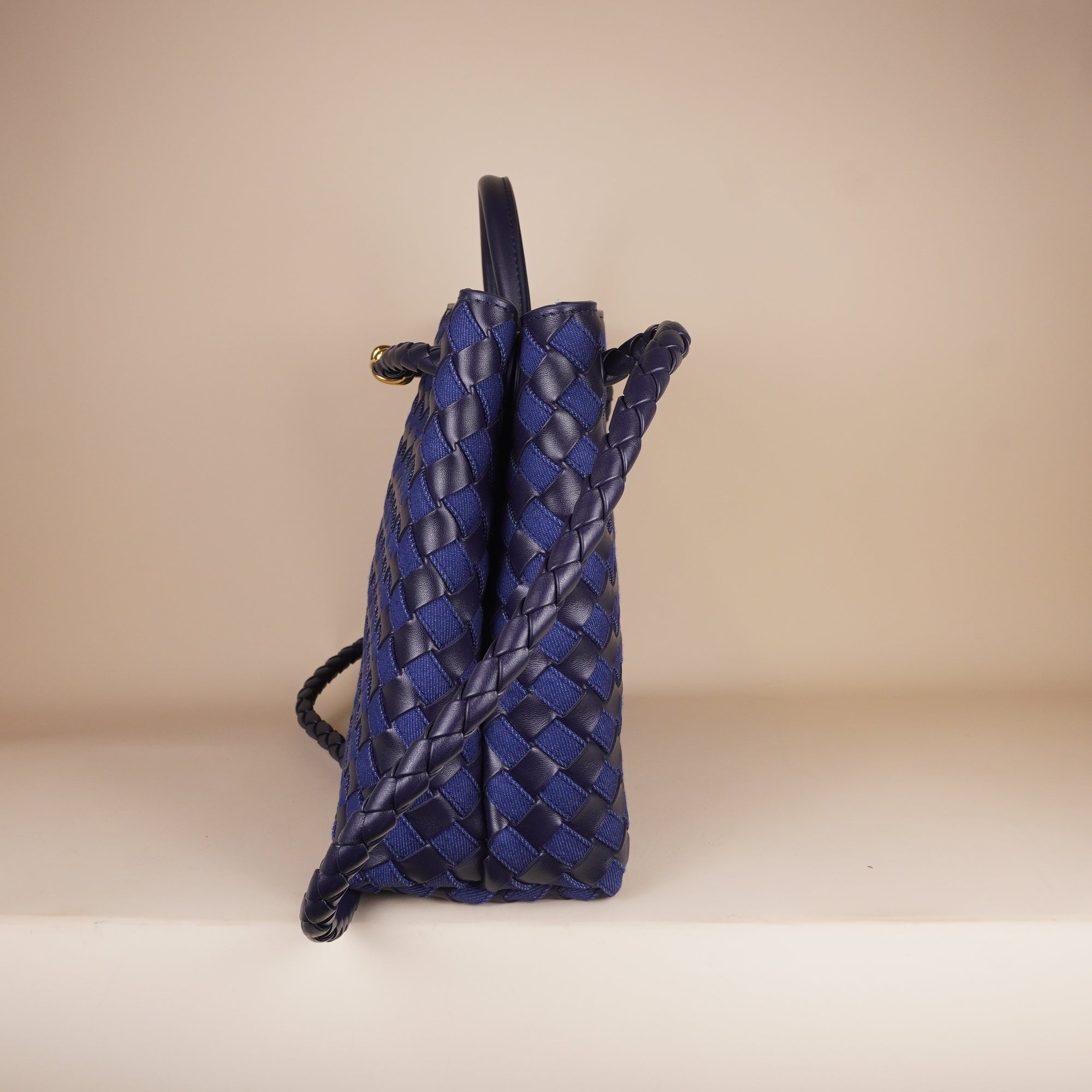 PRE-OWNED Abyss Indigo Nappa Intrecciato Denim Medium Andiamo Shoulder Bag