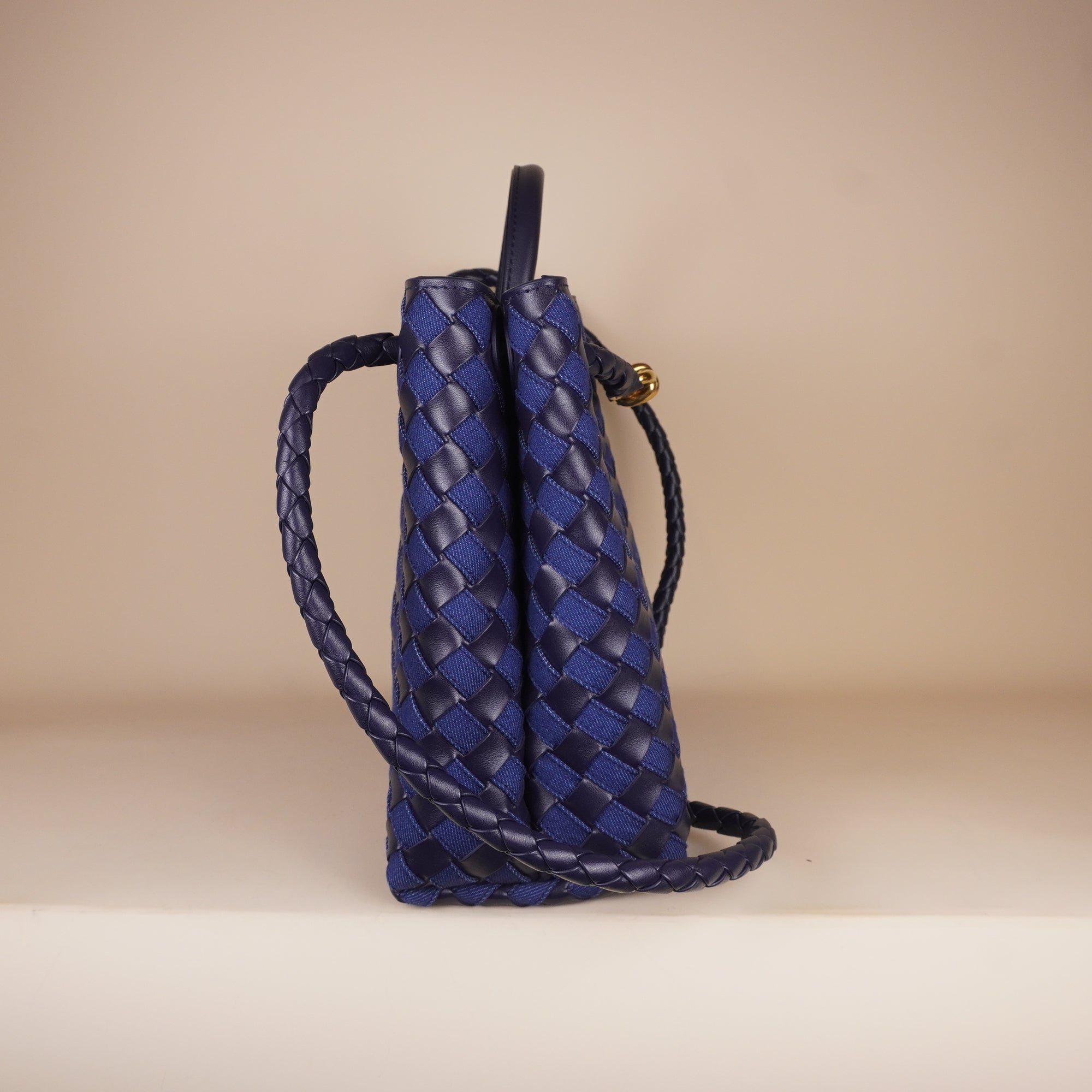 PRE-OWNED Abyss Indigo Nappa Intrecciato Denim Medium Andiamo Shoulder Bag