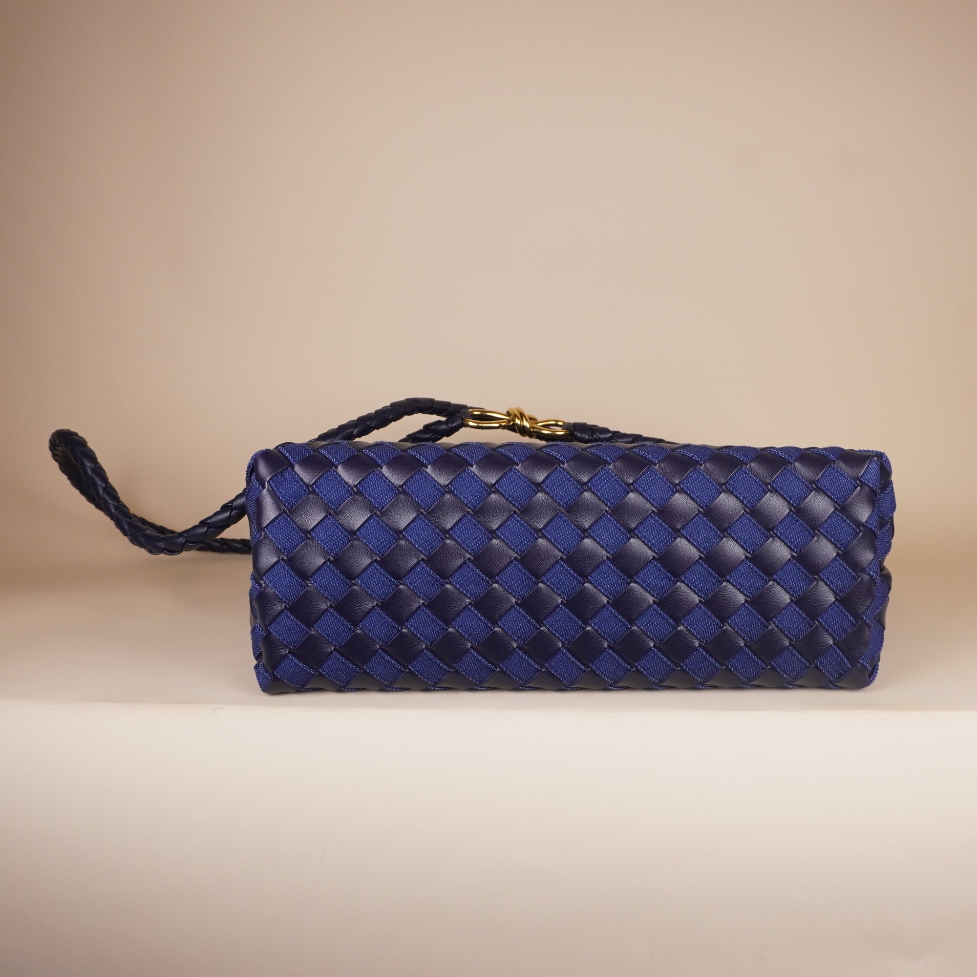 PRE-OWNED Abyss Indigo Nappa Intrecciato Denim Medium Andiamo Shoulder Bag