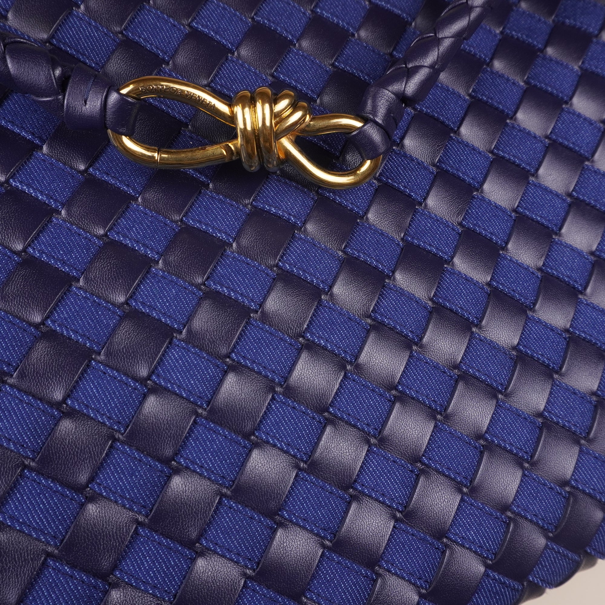 PRE-OWNED Abyss Indigo Nappa Intrecciato Denim Medium Andiamo Shoulder Bag