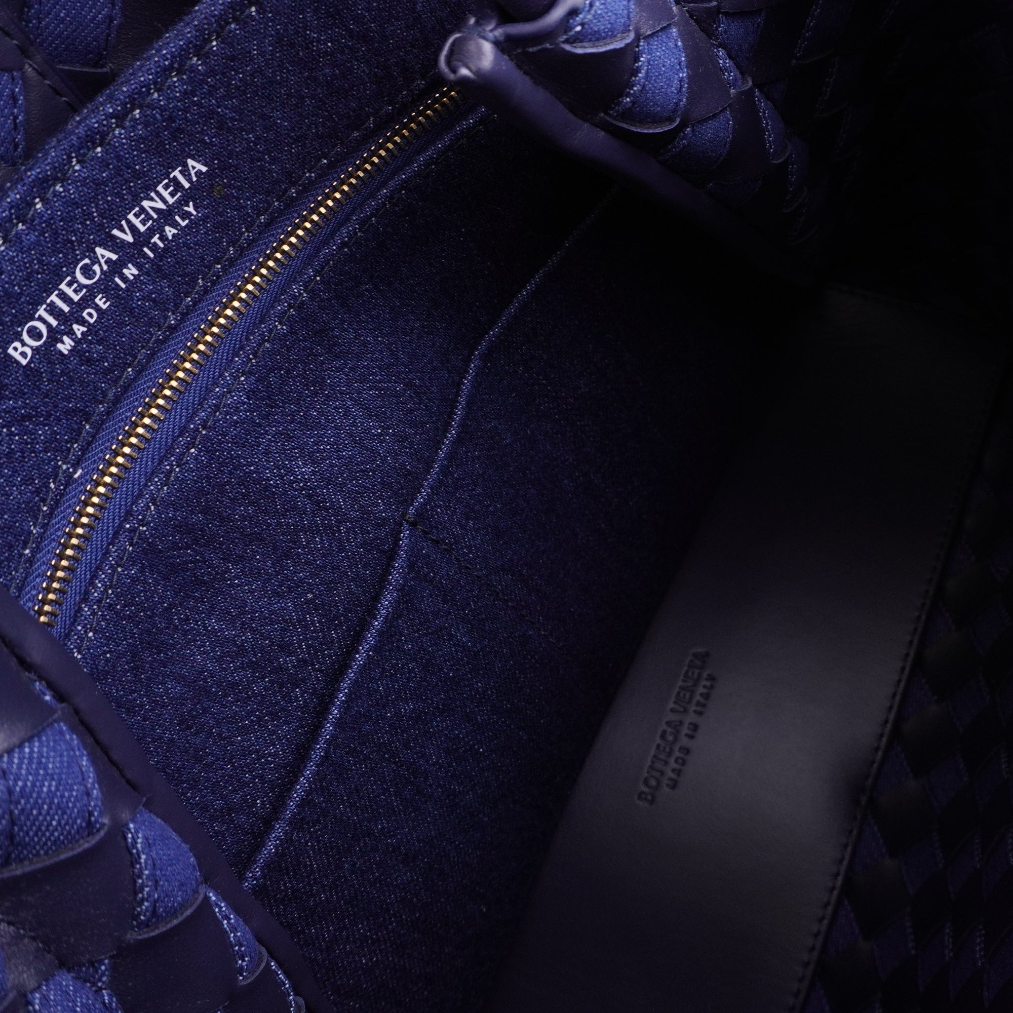 PRE-OWNED Abyss Indigo Nappa Intrecciato Denim Medium Andiamo Shoulder Bag