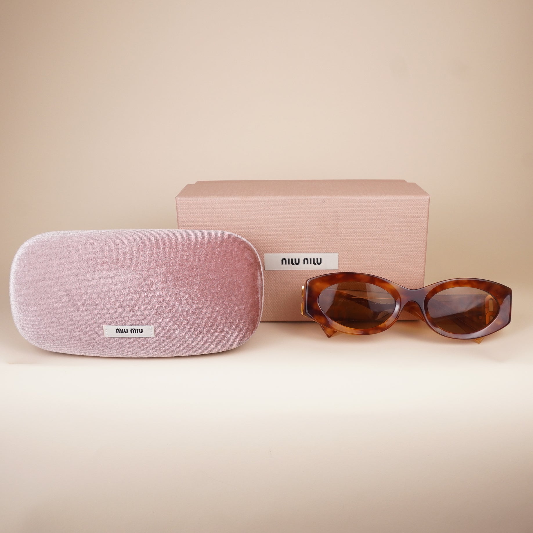 PRE-OWNED Tortoiseshell Cat-Eye Sunglasses