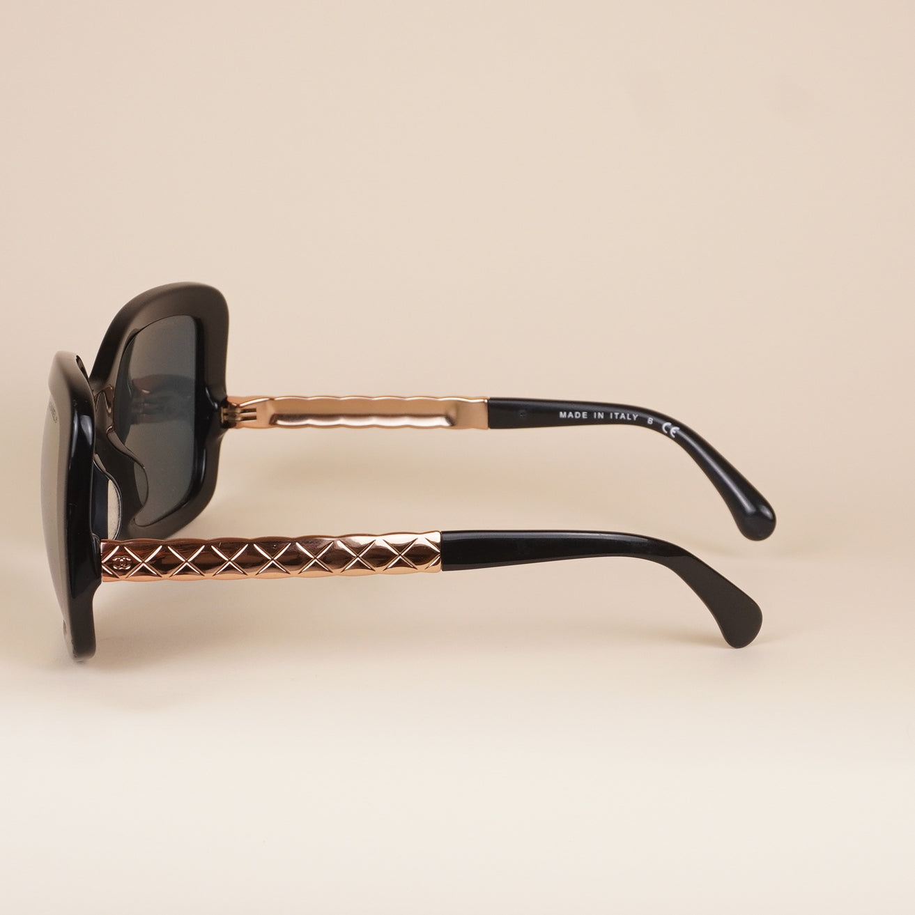 PRE-OWNED CC Black Acrylic Gold Toned Metal Quilted Side Sunglasses