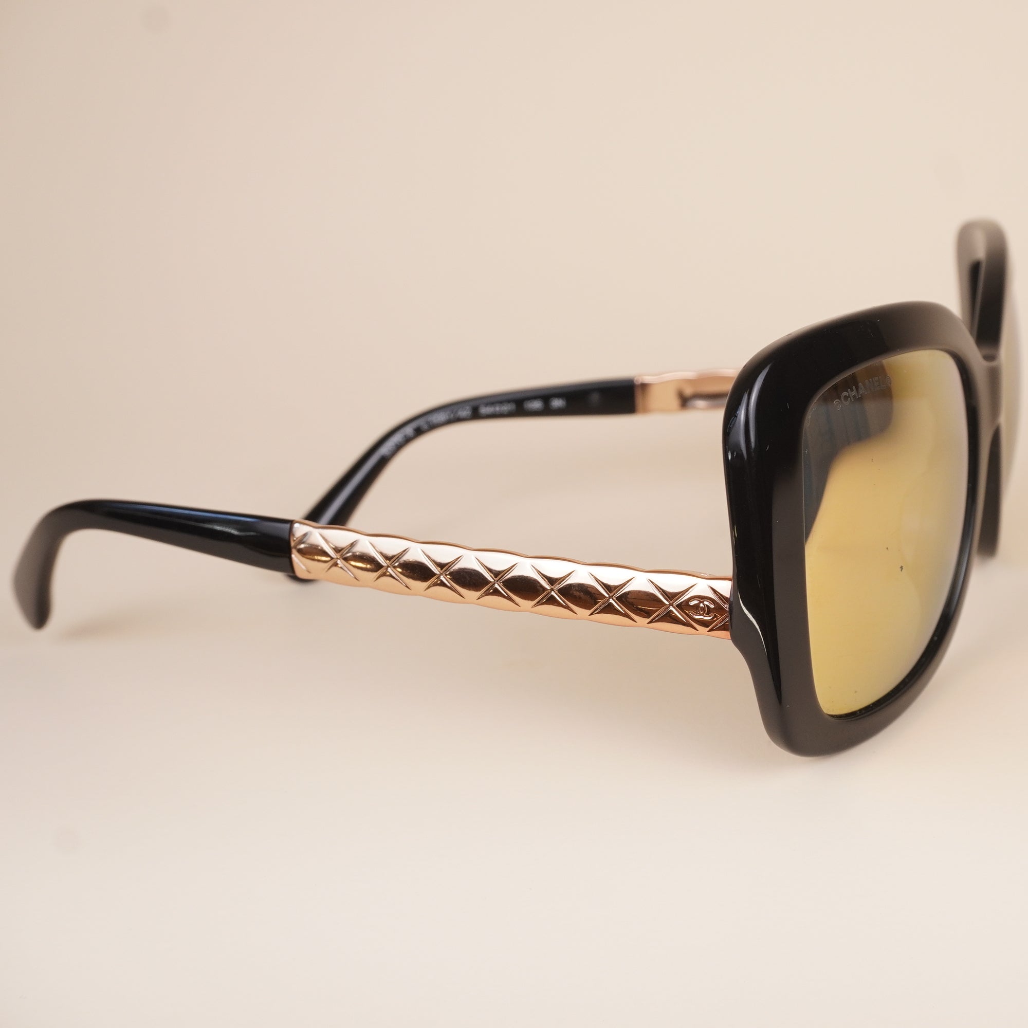 PRE-OWNED CC Black Acrylic Gold Toned Metal Quilted Side Sunglasses