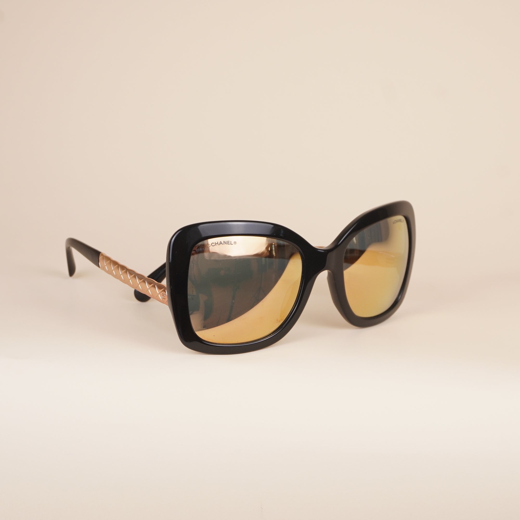PRE-OWNED CC Black Acrylic Gold Toned Metal Quilted Side Sunglasses