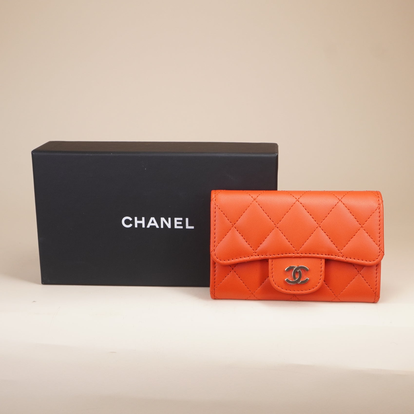PRE-OWNED CC Caviar Quilted Classic 4 Key Holder Wallet Orange Red