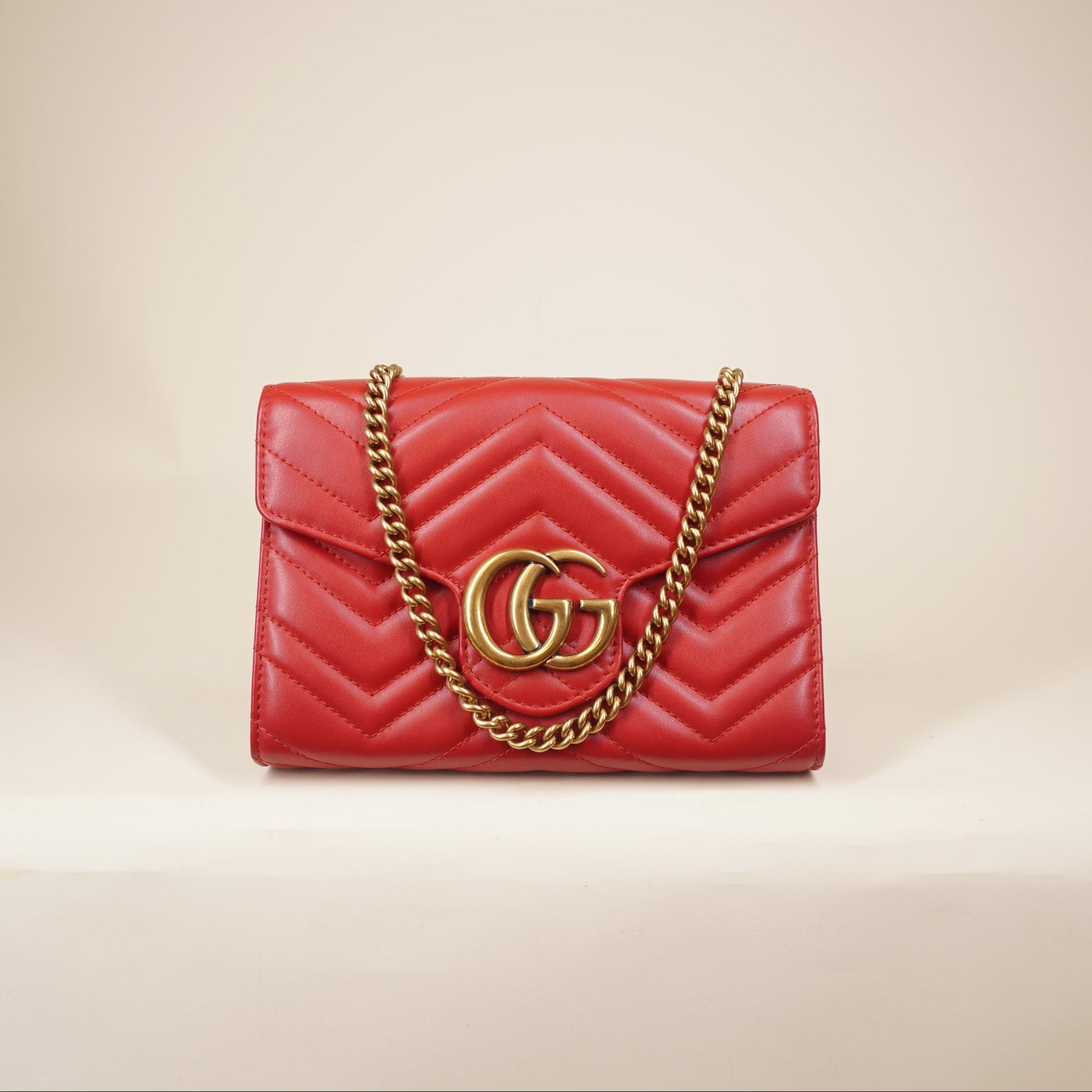 PRE-OWNED Calfskin Matelasse GG Marmont Chain Wallet Hibiscus Red