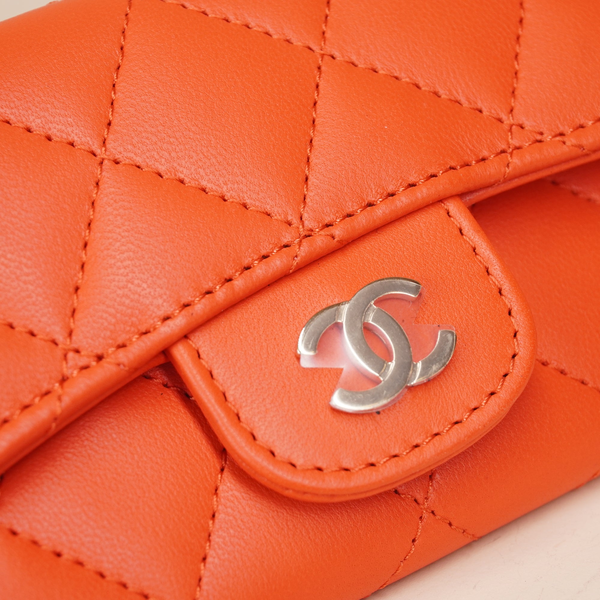 PRE-OWNED CC Caviar Quilted Classic 4 Key Holder Wallet Orange Red