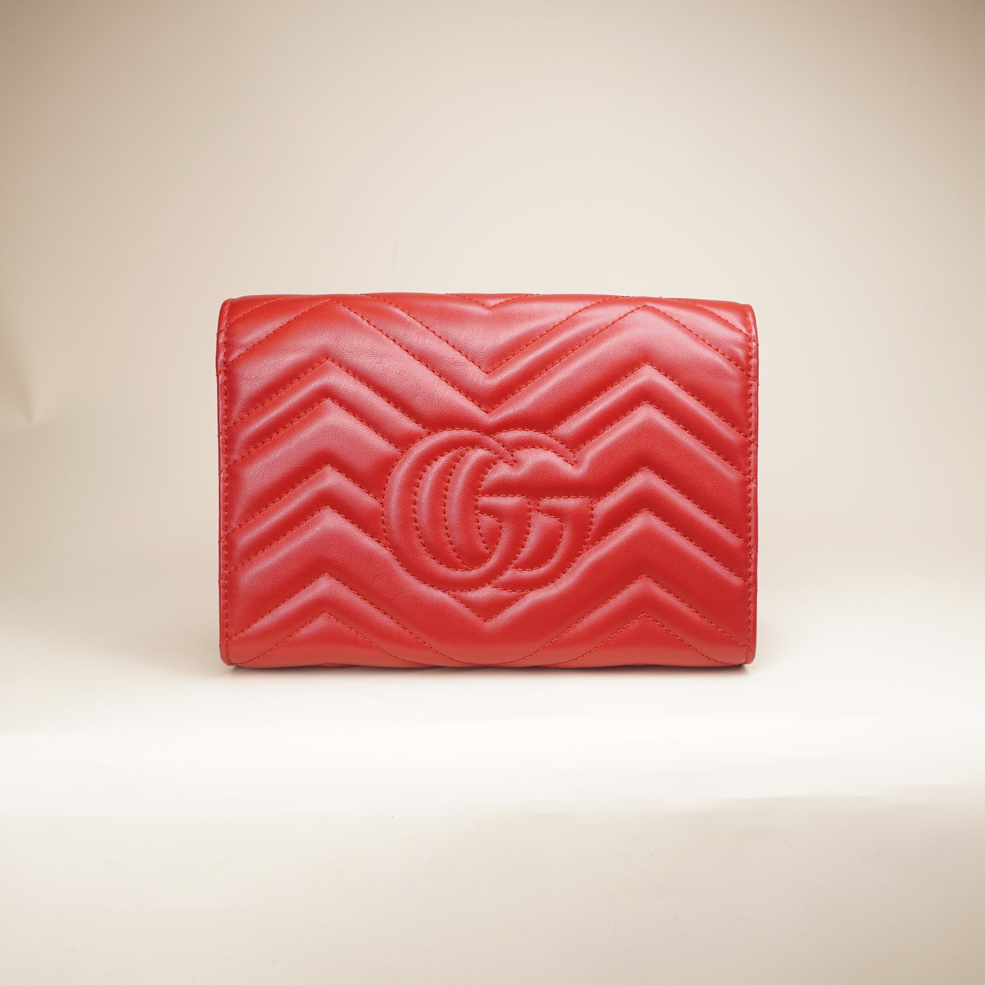 PRE-OWNED Calfskin Matelasse GG Marmont Chain Wallet Hibiscus Red