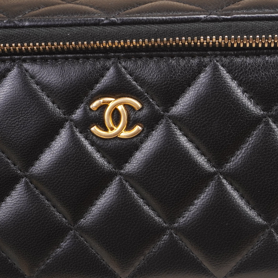 PRE-OWNED CC Black Lambskin Quilted Pearl Crush Small Vanity Case Crossbody Bag