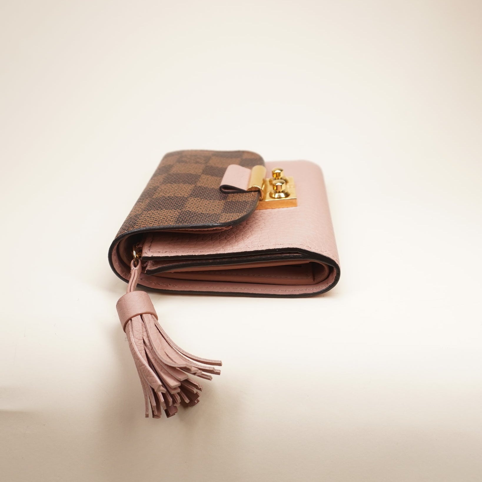 PRE-OWNED LV Portefeuille Croisette Magnolia Short Wallet