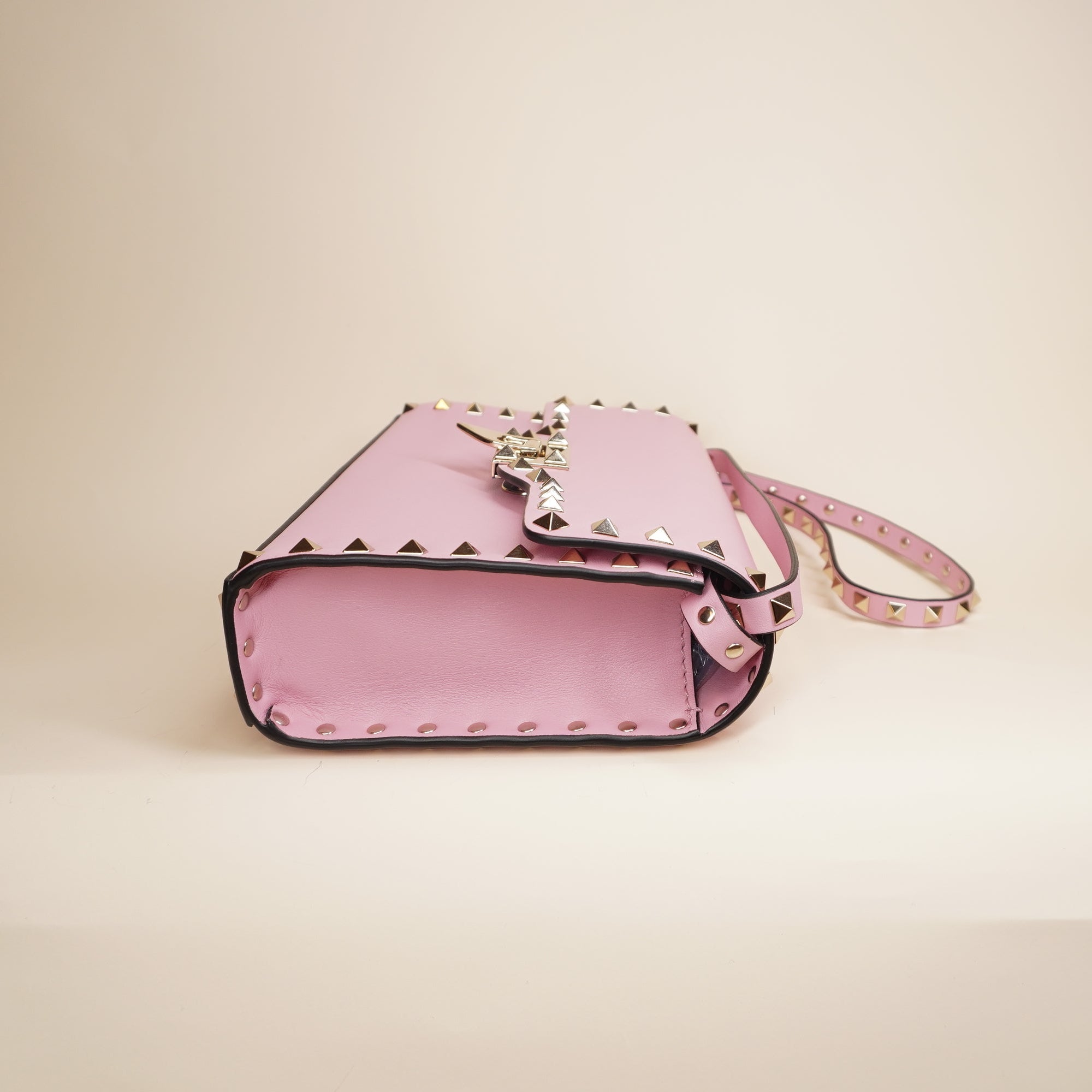 PRE-OWNED Pink Rockstud Flip Lock Shoulder Bag