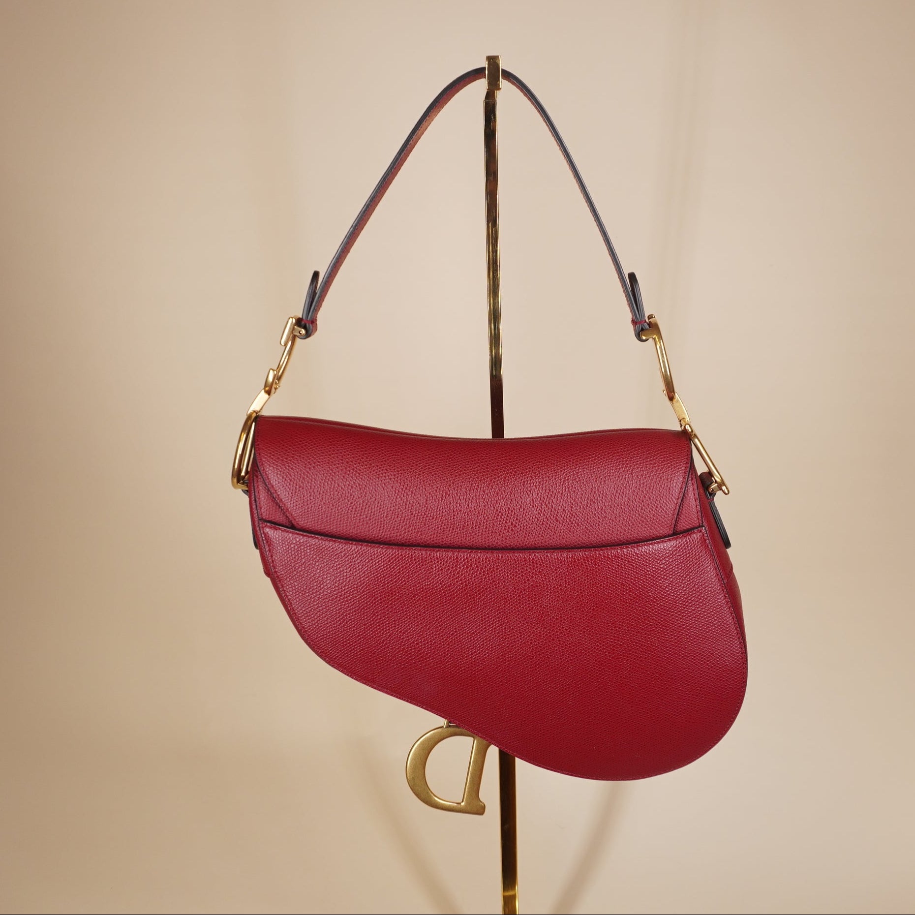 PRE-OWNED Saddle Medium Red Calfskin Leather Shoulder Bag