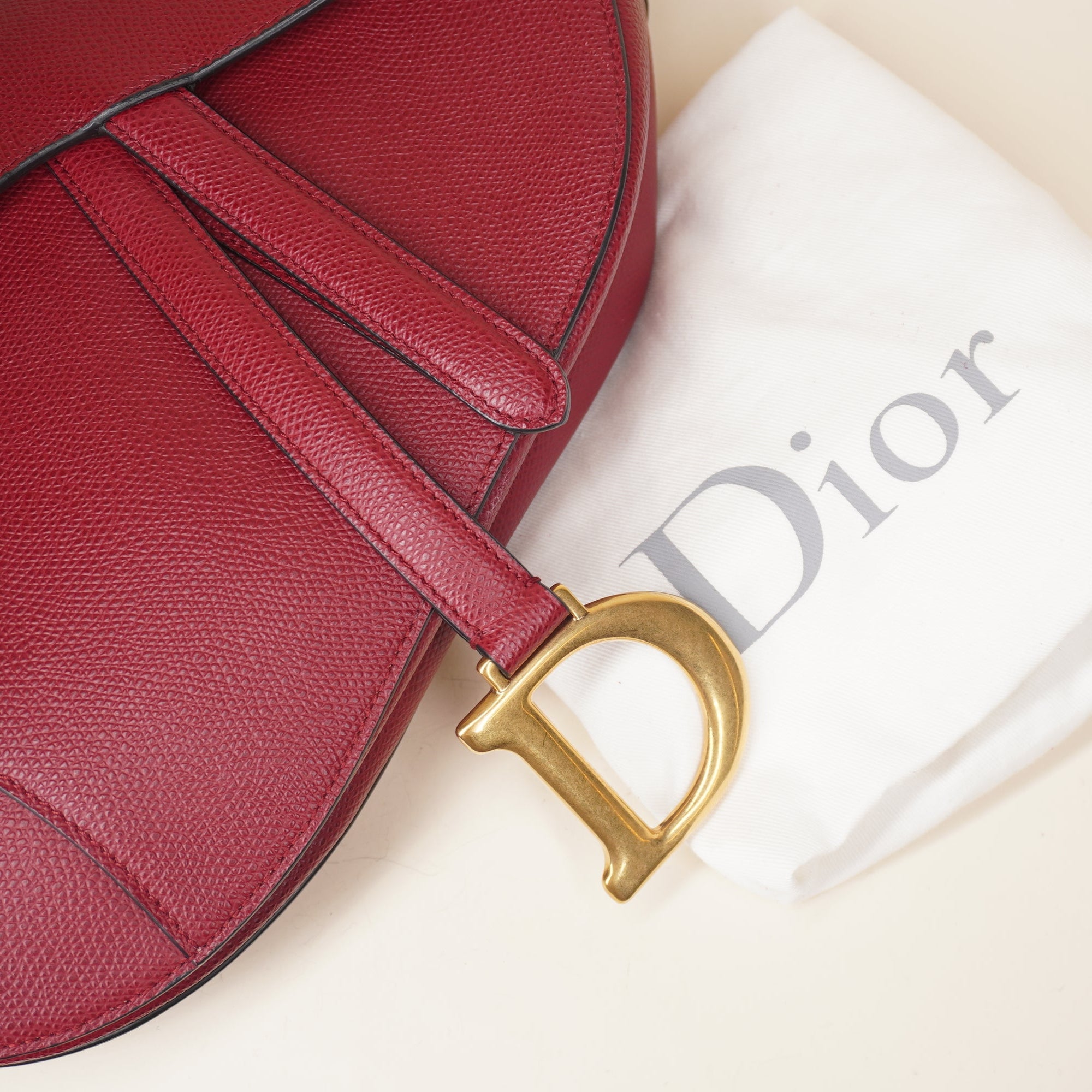 PRE-OWNED Saddle Medium Red Calfskin Leather Shoulder Bag