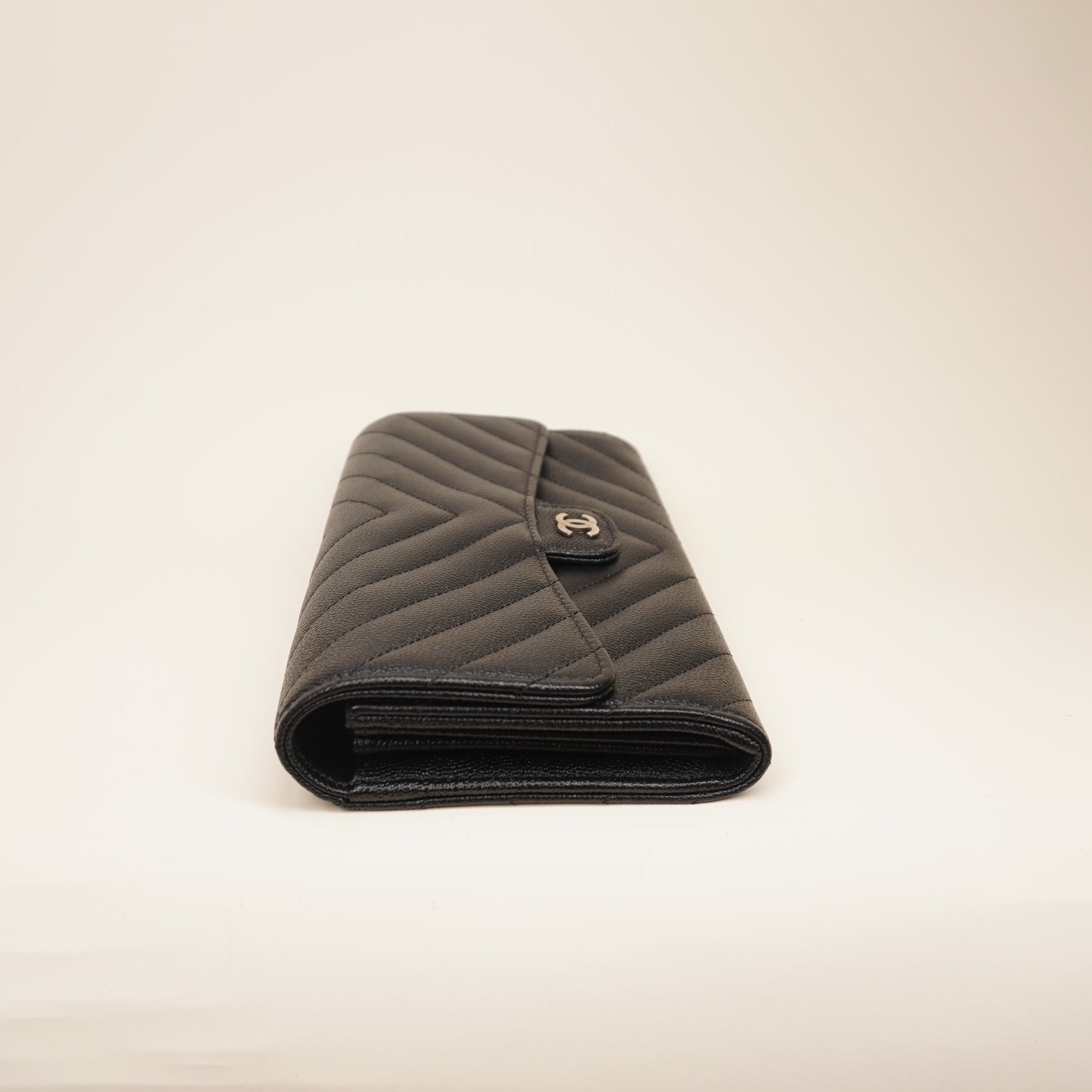PRE-OWNED CC Black Caviar Chevron Quilted Large Wallet