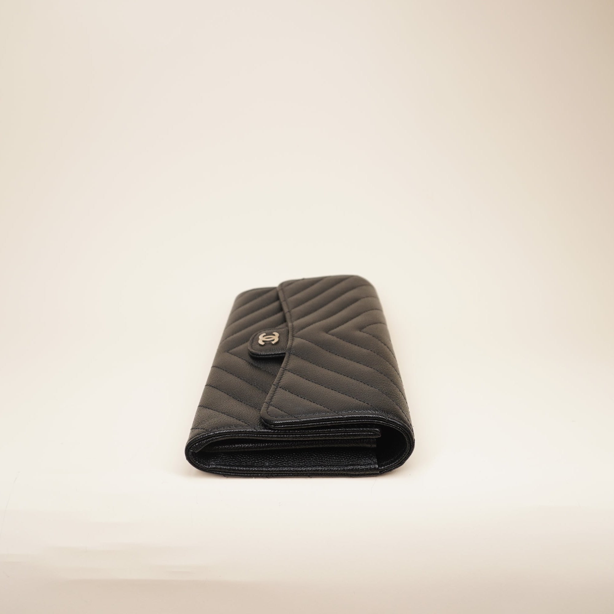 PRE-OWNED CC Black Caviar Chevron Quilted Large Wallet