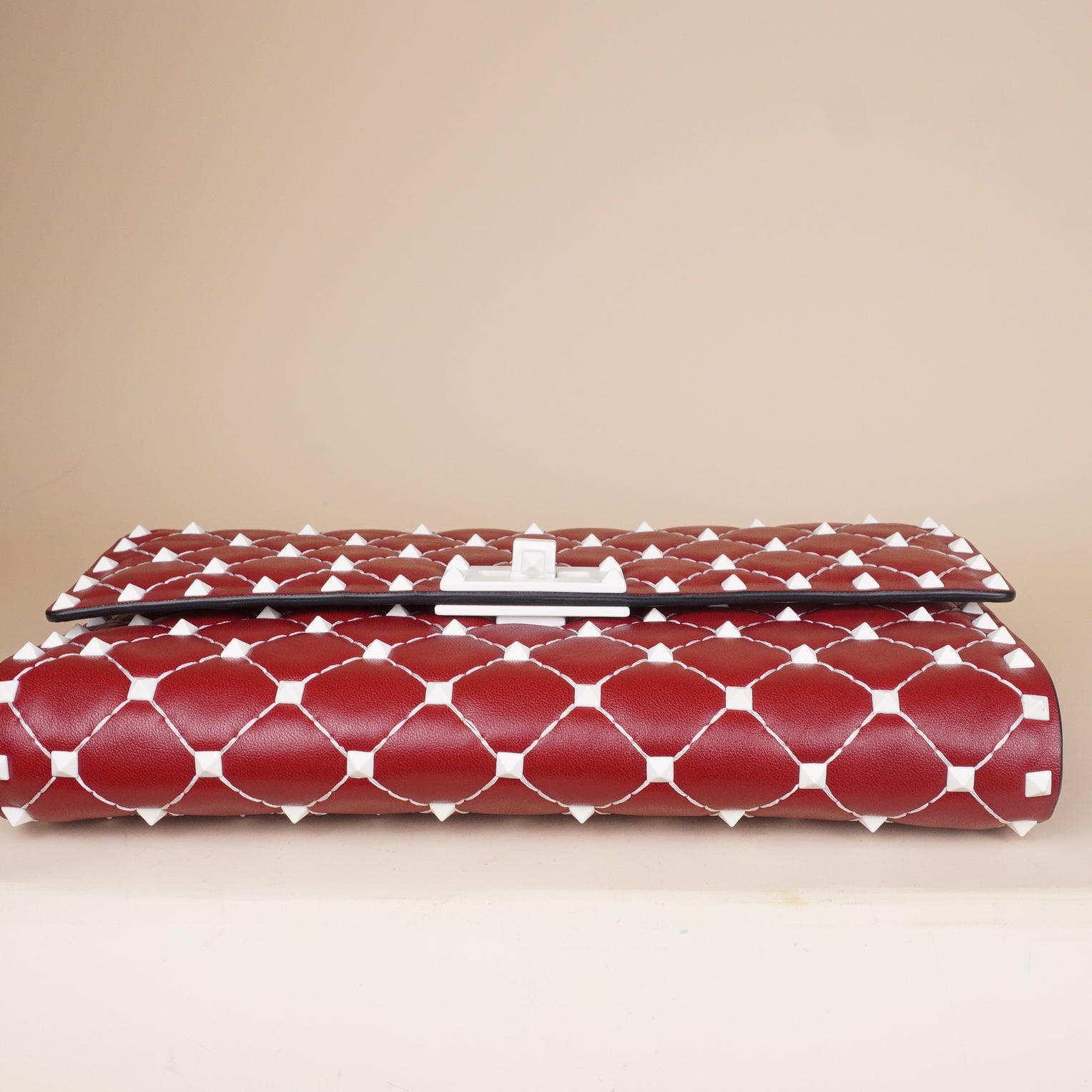 PRE-OWNED Free Red Rockstud Spike Wallet on Chain
