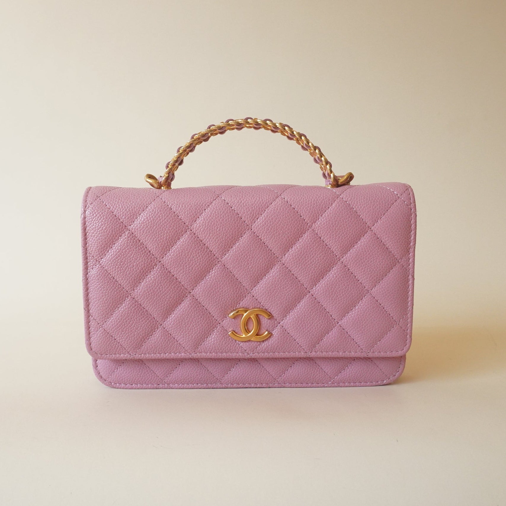 Cartera con cadena acolchada CC Shiny Caviar Pick Me Up de segunda mano