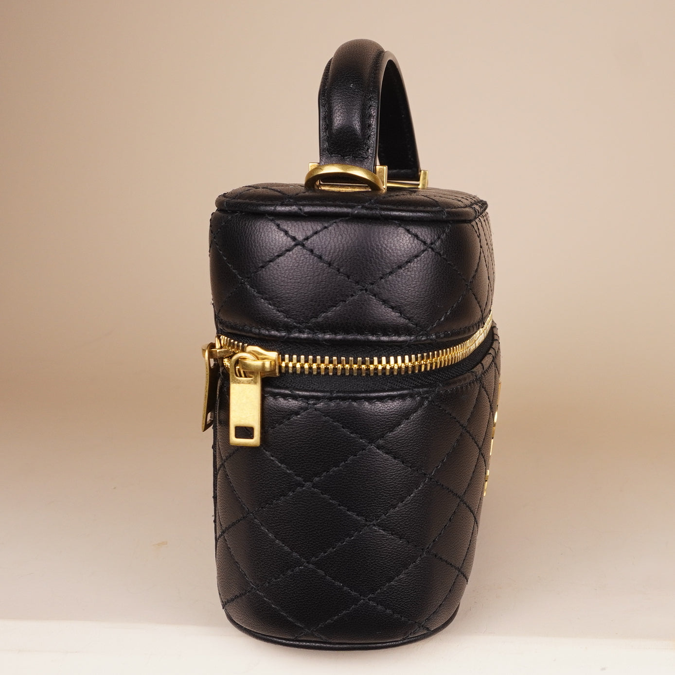 PRE-OWNED Lambskin Quilted Gaby Medium Vanity Case Black