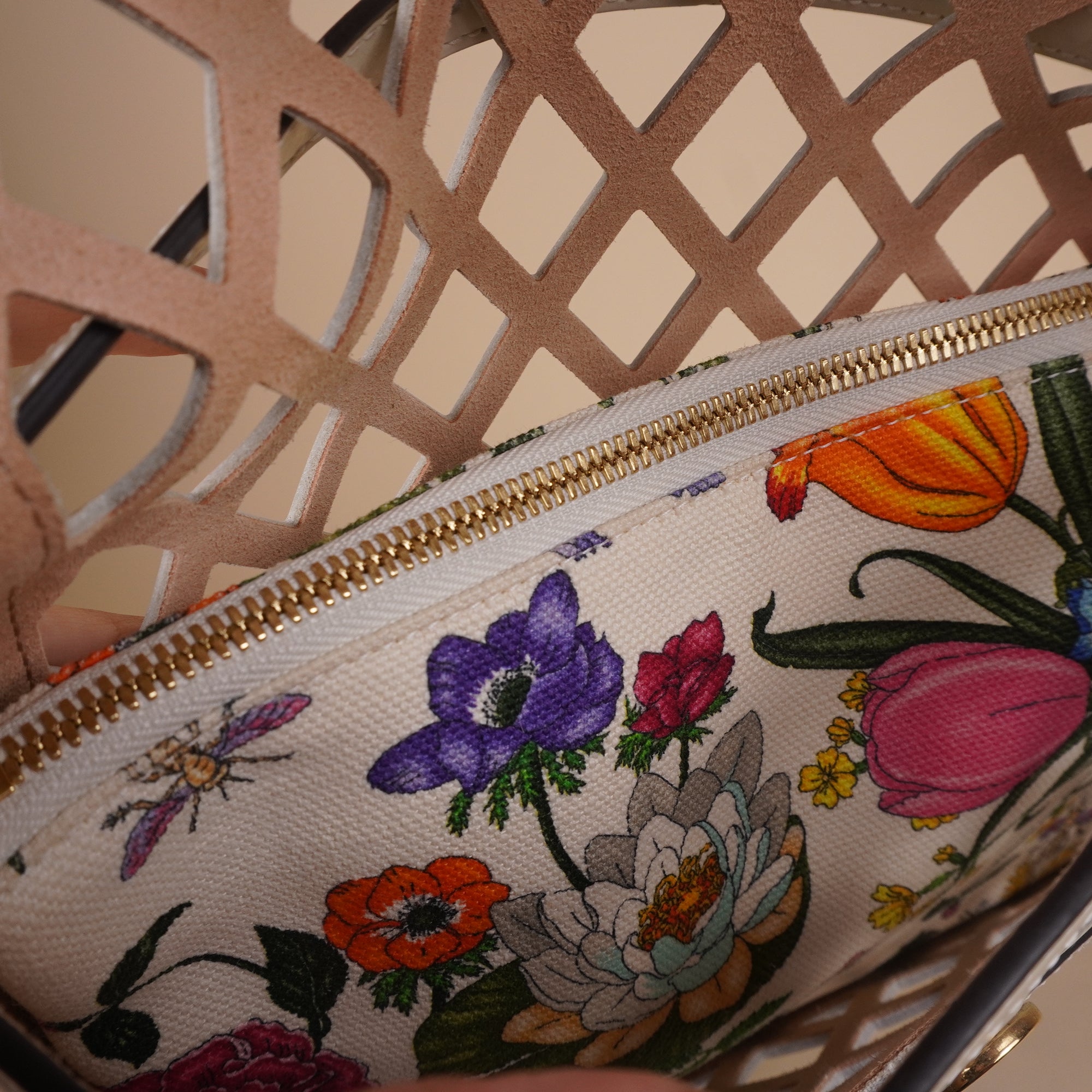 PRE-OWNED GG Flora Infinity Cutout Shoulder Bag White Multicolor