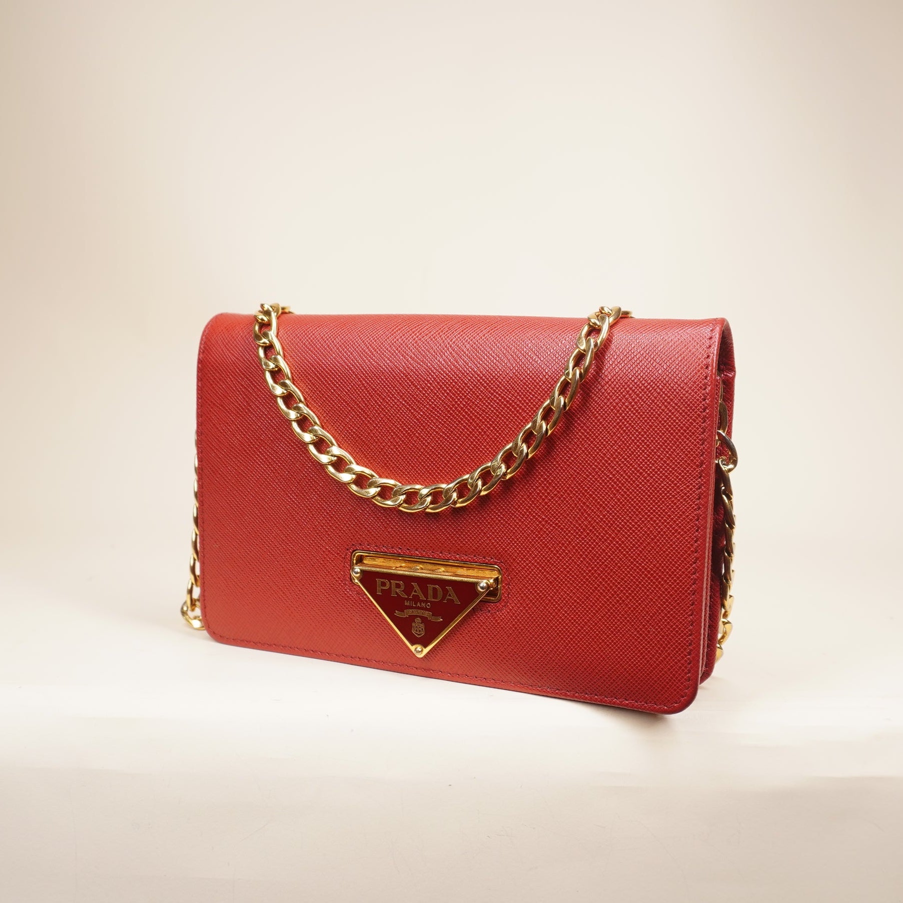 PRE-OWNED Red Saffiano Bandoliera Flip Lock Chain Crossbody Bag