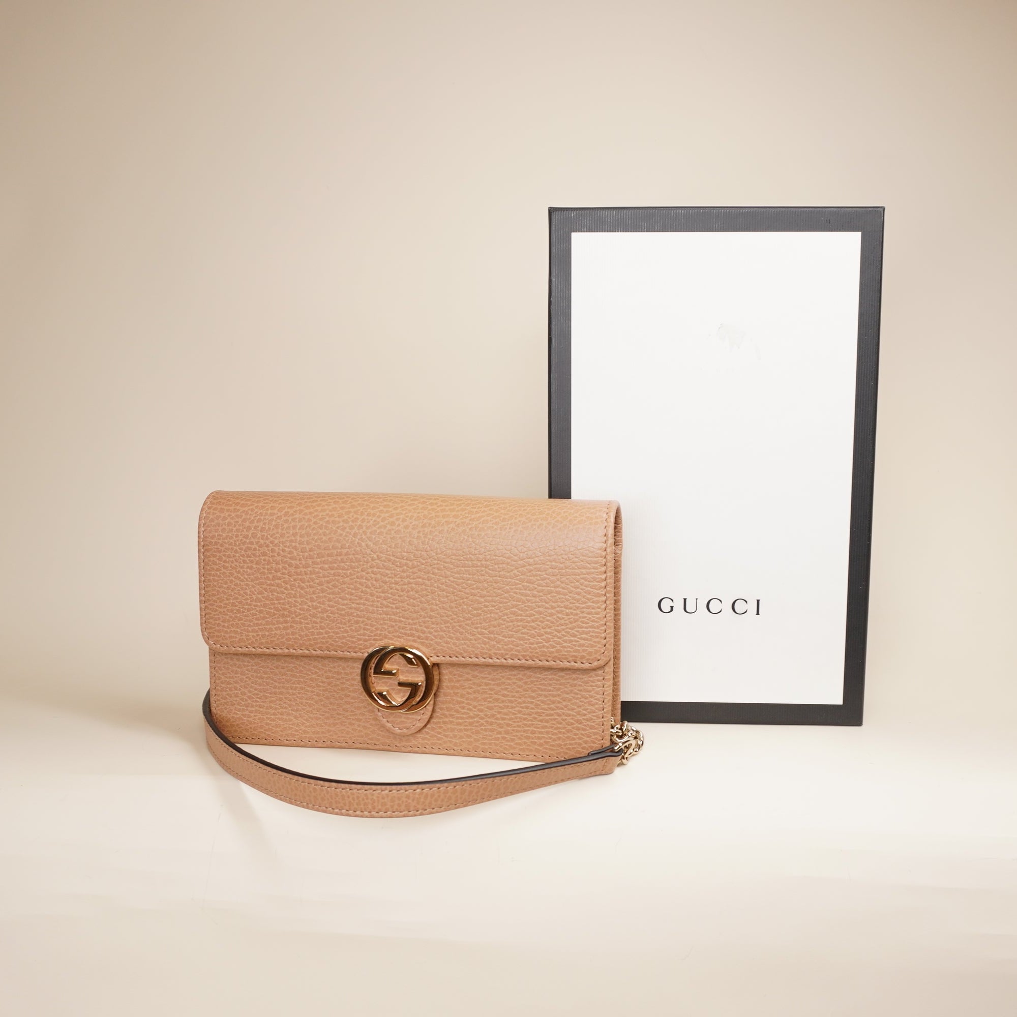 PRE-OWNED GG Beige G Interlocking Wallet on a Chain Crossbody Bag