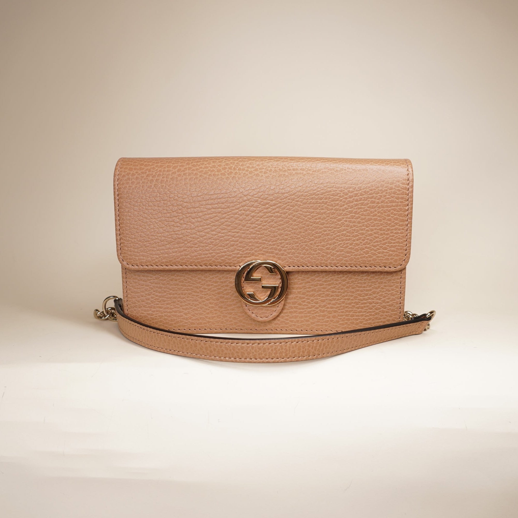 PRE-OWNED GG Beige G Interlocking Wallet on a Chain Crossbody Bag