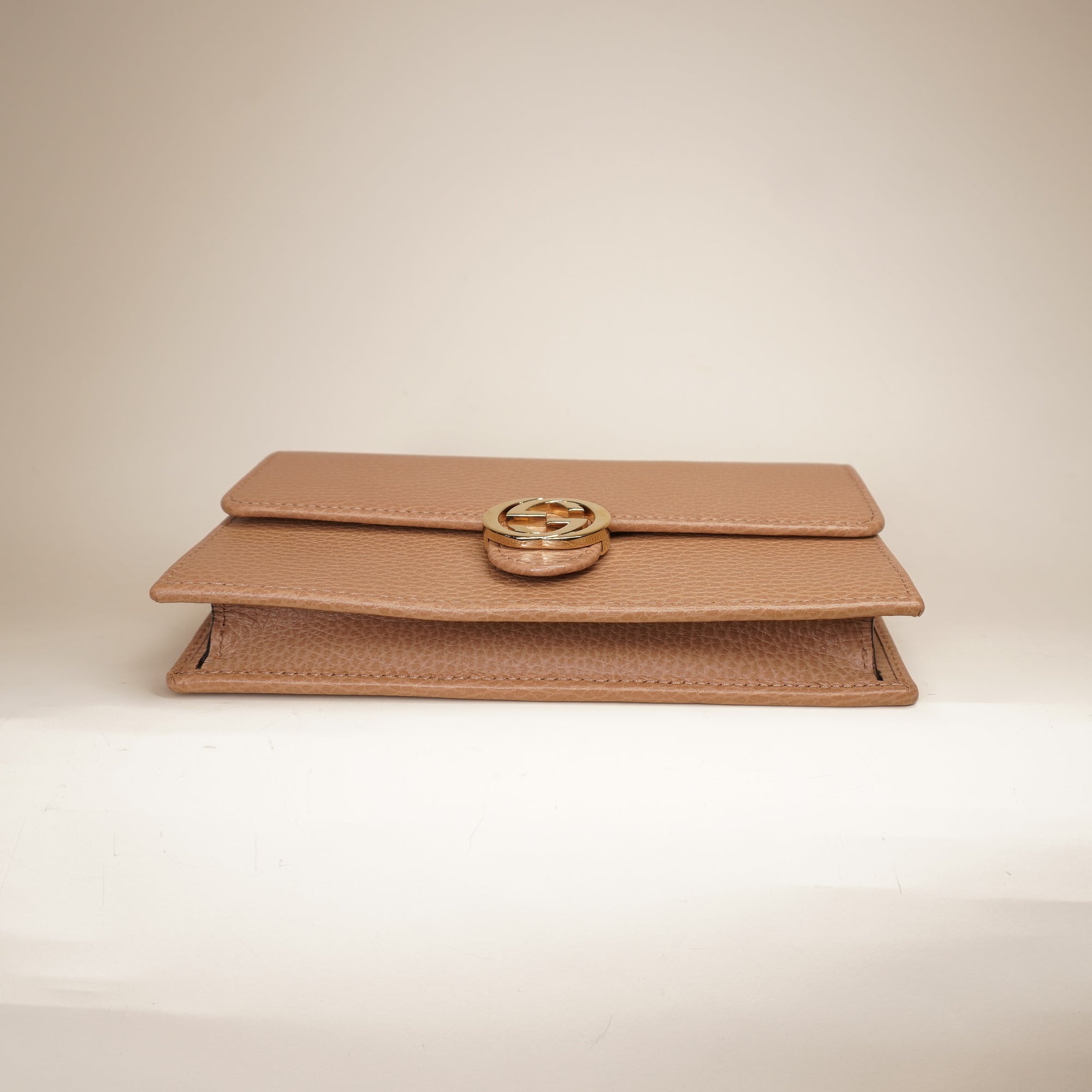 PRE-OWNED GG Beige G Interlocking Wallet on a Chain Crossbody Bag